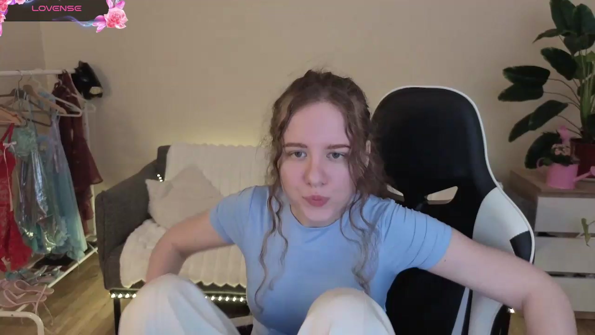 Gallery image thumbnail from BlueFlowerr's myfreecams stream on, 07/29/2026, 17:04 image 14 of 20