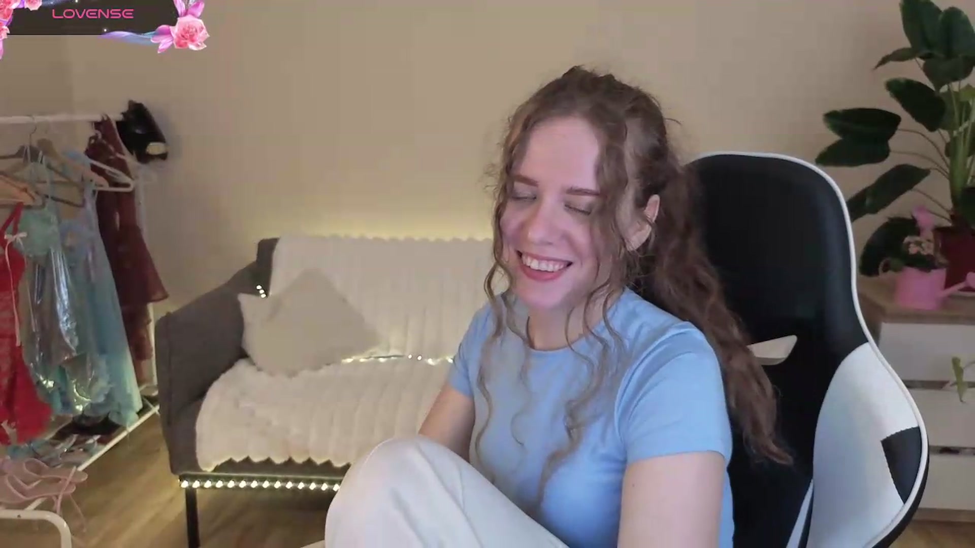 Gallery image thumbnail from BlueFlowerr's myfreecams stream on, 07/29/2026, 17:04 image 13 of 20