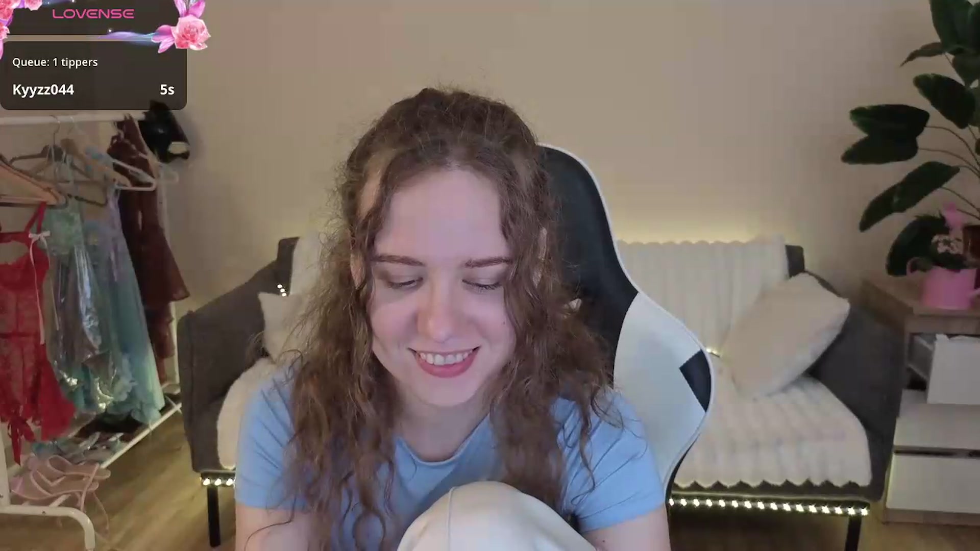 Gallery image thumbnail from BlueFlowerr's myfreecams stream on, 07/29/2026, 18:05 image 2 of 20