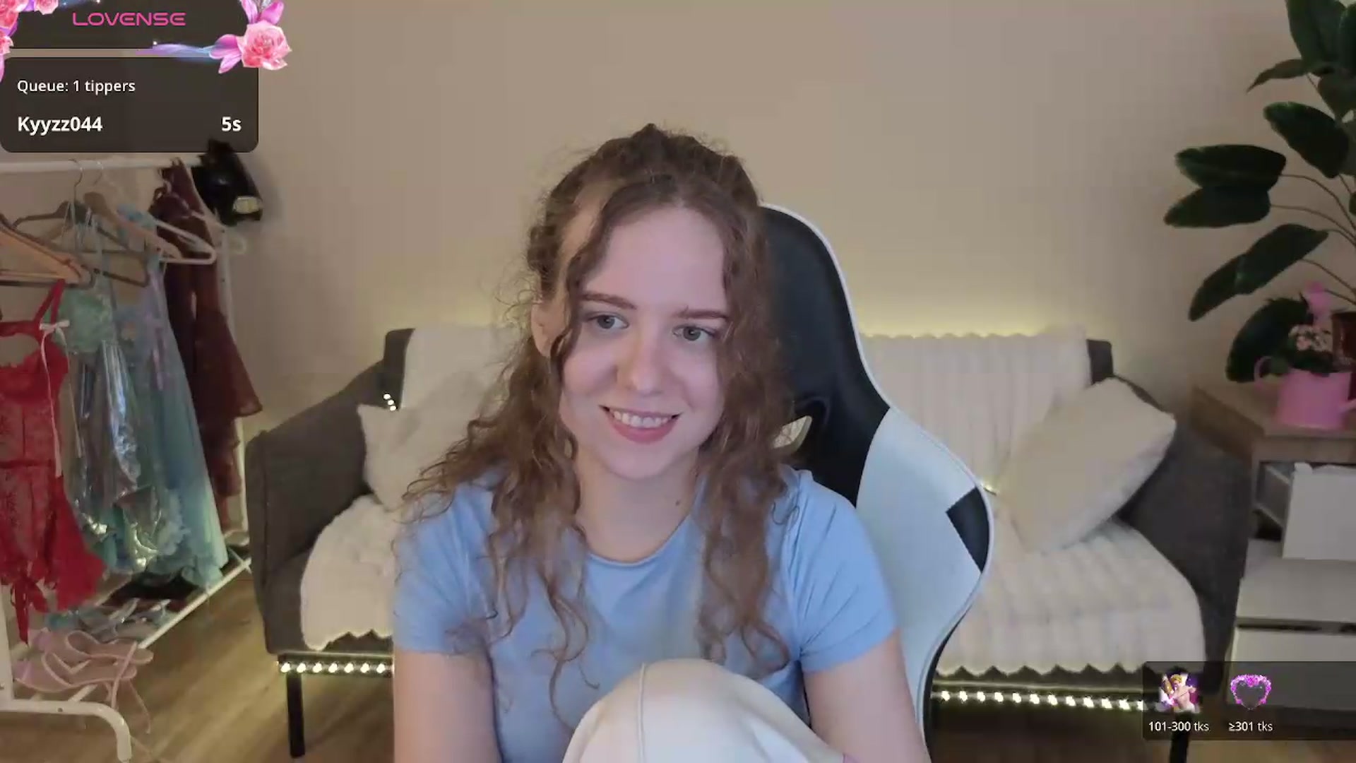 Gallery image thumbnail from BlueFlowerr's myfreecams stream on, 07/29/2026, 18:05 image 12 of 20