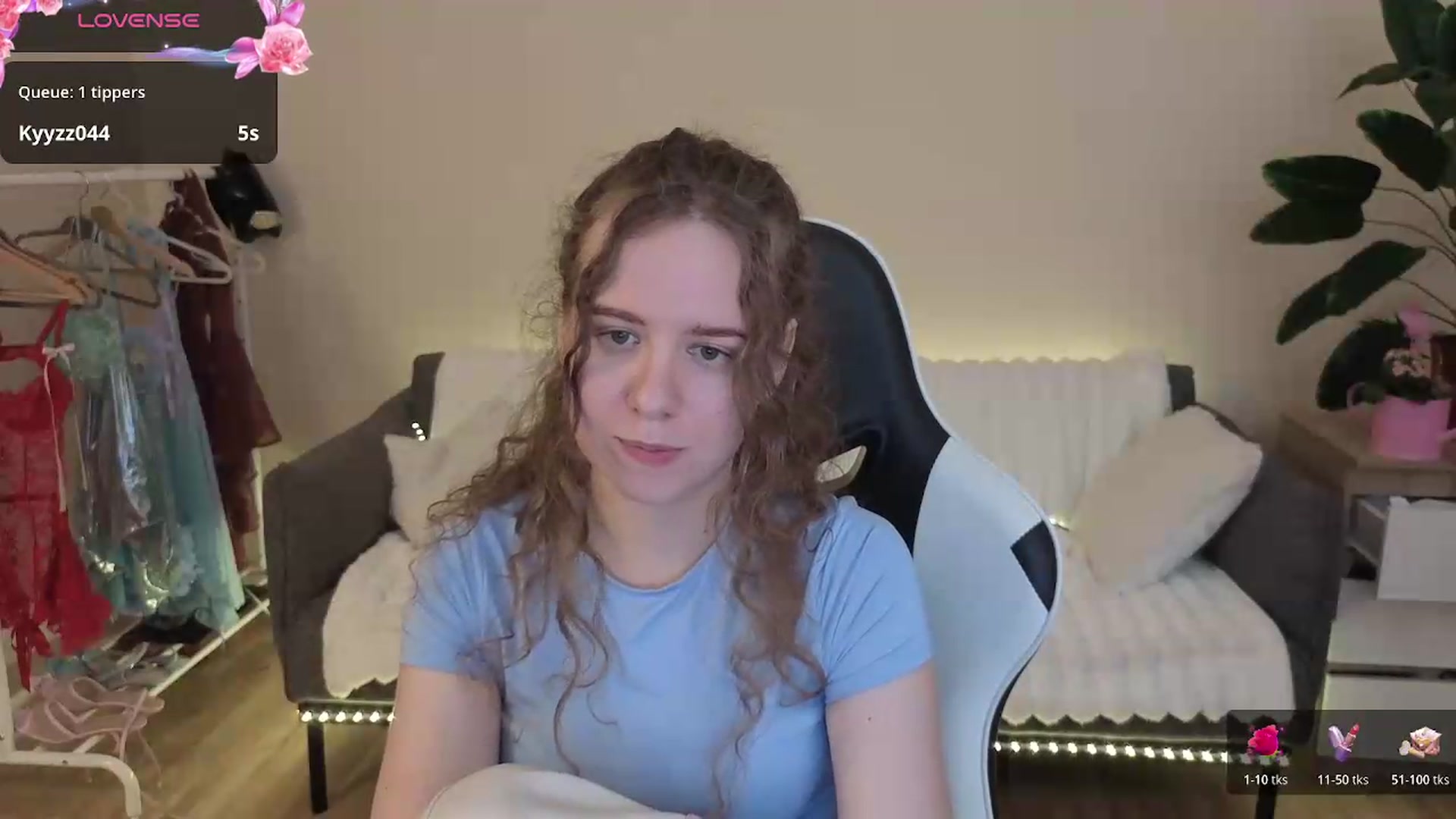 Gallery image thumbnail from BlueFlowerr's myfreecams stream on, 07/29/2026, 18:05 image 13 of 20