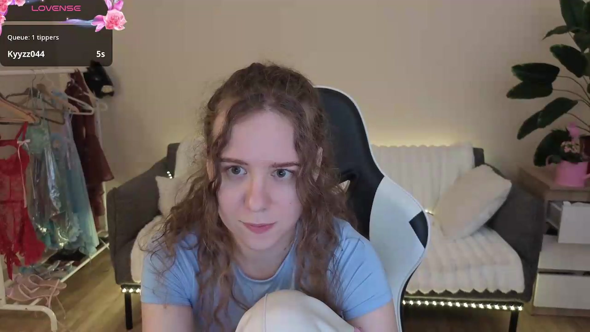 Gallery image thumbnail from BlueFlowerr's myfreecams stream on, 07/29/2026, 18:05 image 8 of 20