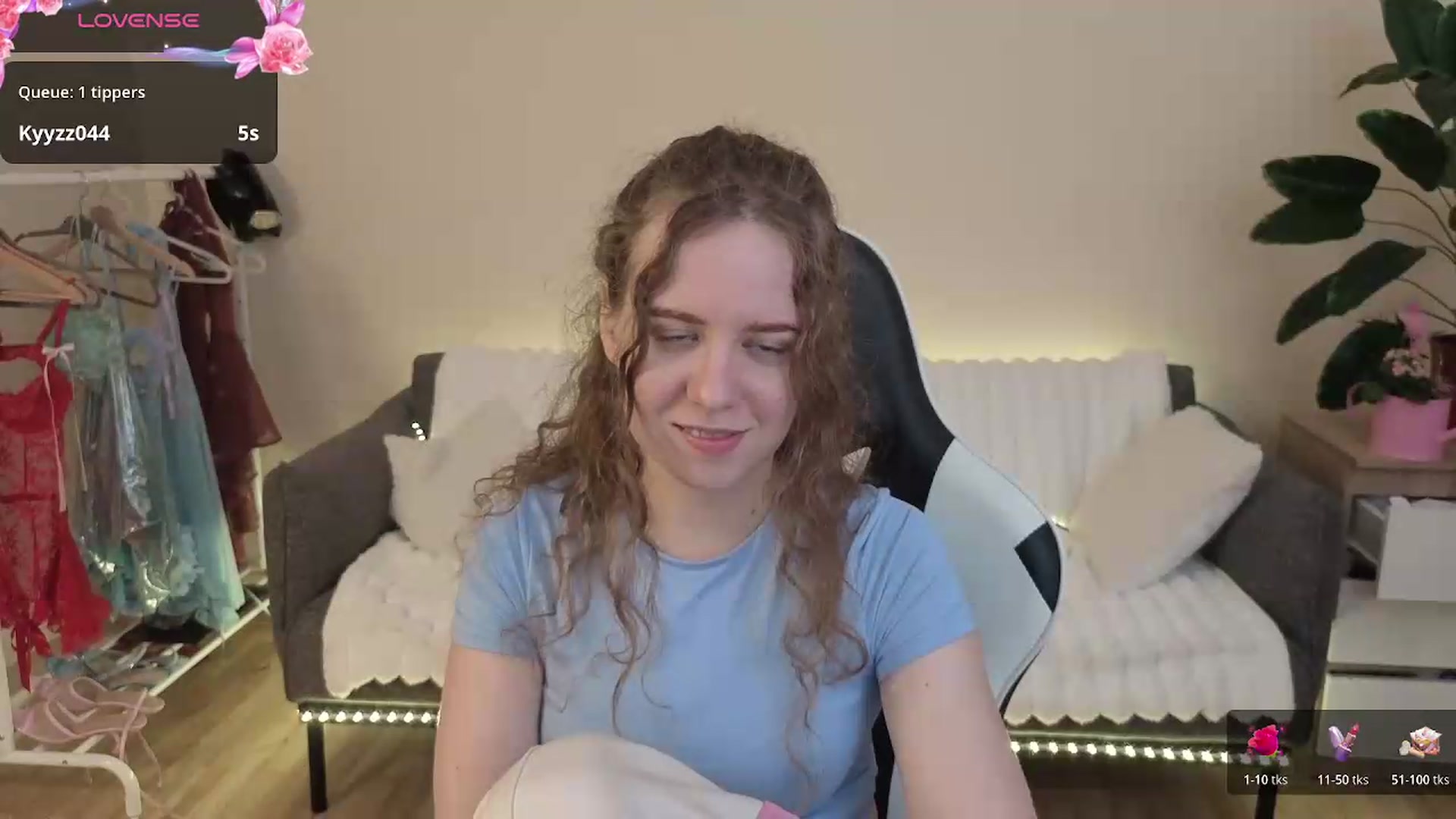 Gallery image thumbnail from BlueFlowerr's myfreecams stream on, 07/29/2026, 18:05 image 14 of 20