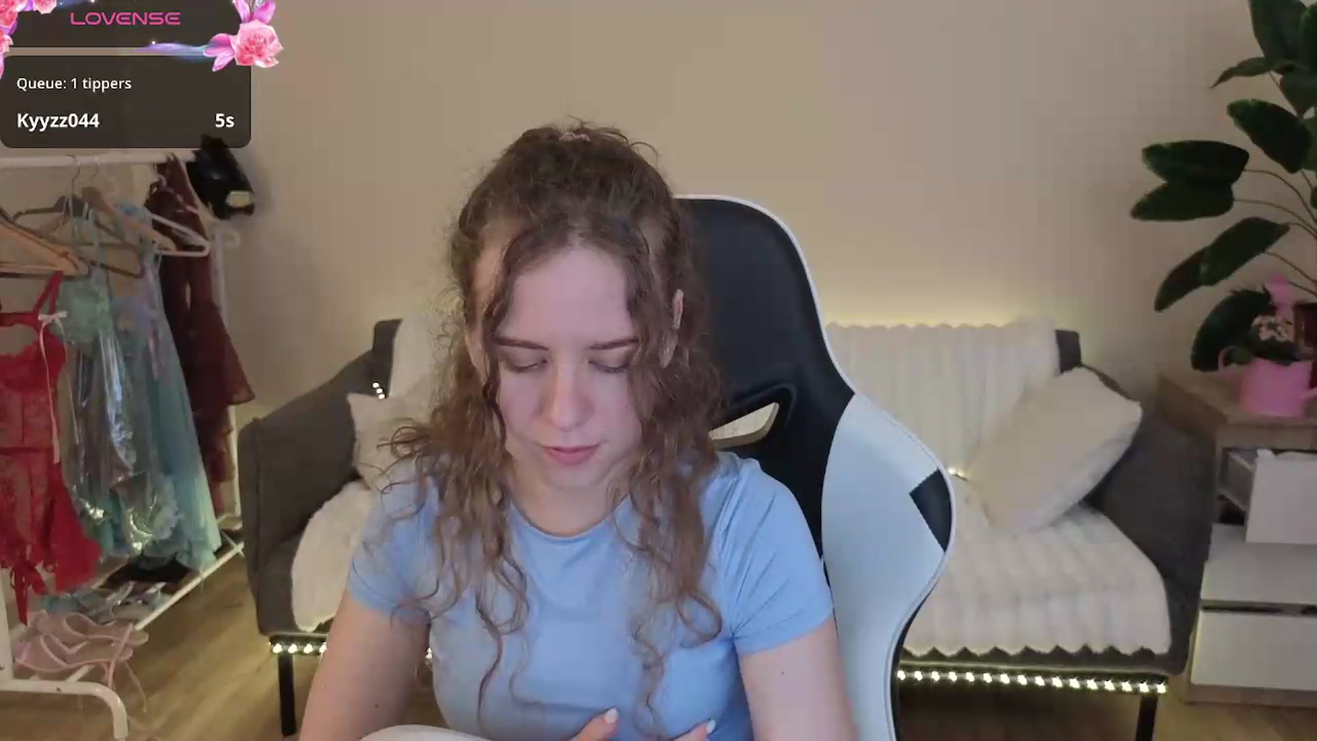 Gallery image thumbnail from BlueFlowerr's myfreecams stream on, 07/29/2026, 18:05 image 19 of 20