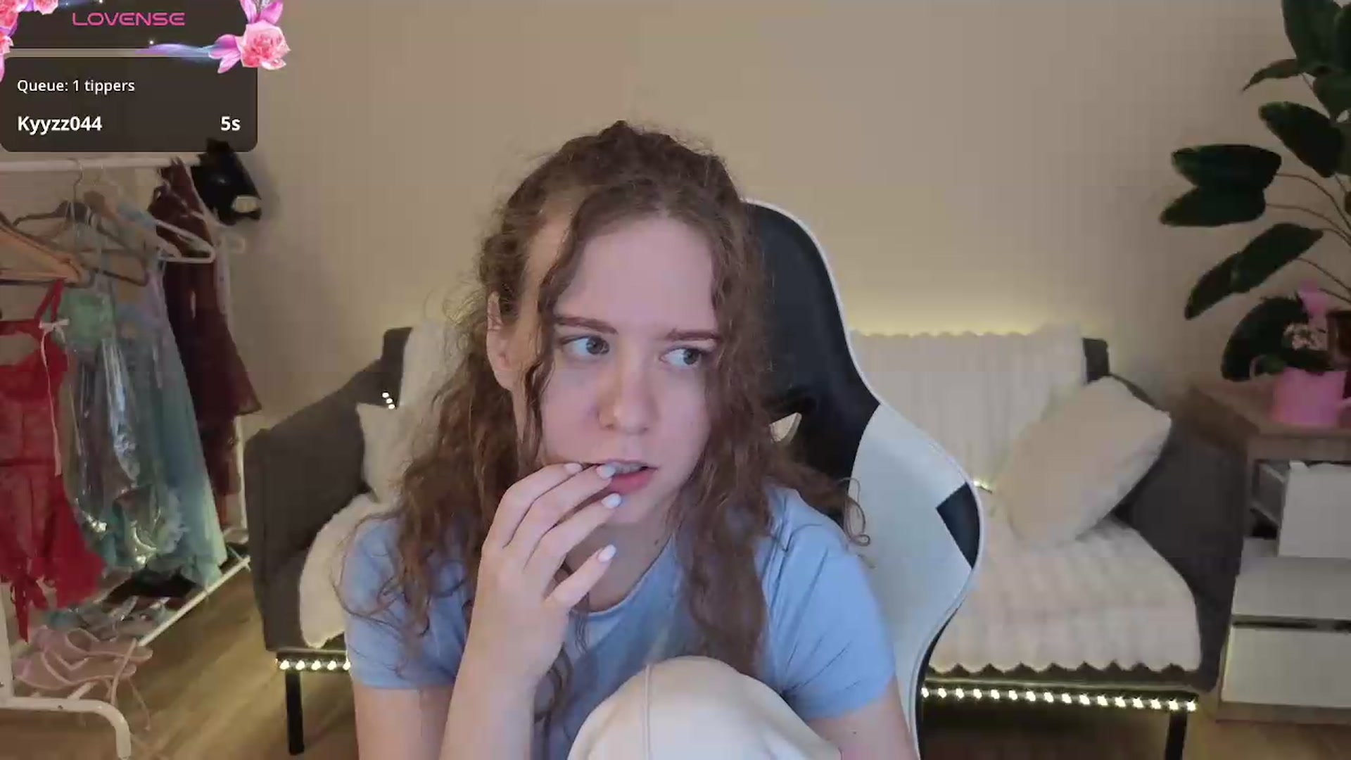 Gallery image thumbnail from BlueFlowerr's myfreecams stream on, 07/29/2026, 18:05 image 5 of 20