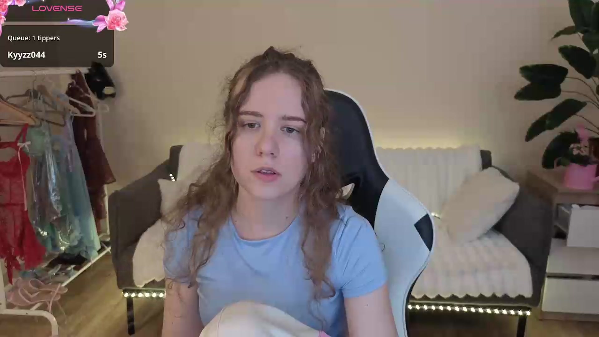 Gallery image thumbnail from BlueFlowerr's myfreecams stream on, 07/29/2026, 18:05 image 7 of 20