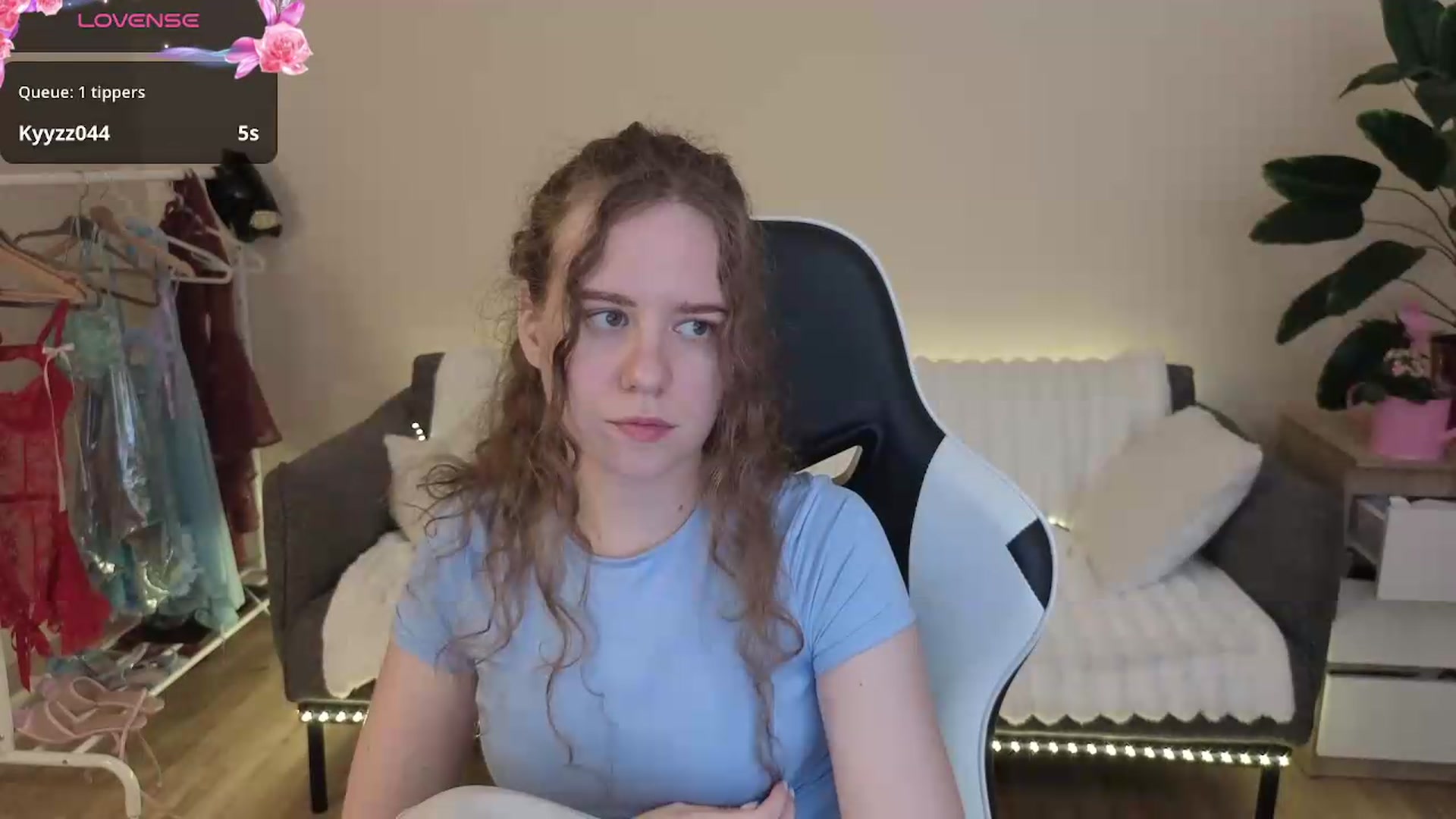 Gallery image thumbnail from BlueFlowerr's myfreecams stream on, 07/29/2026, 18:05 image 17 of 20