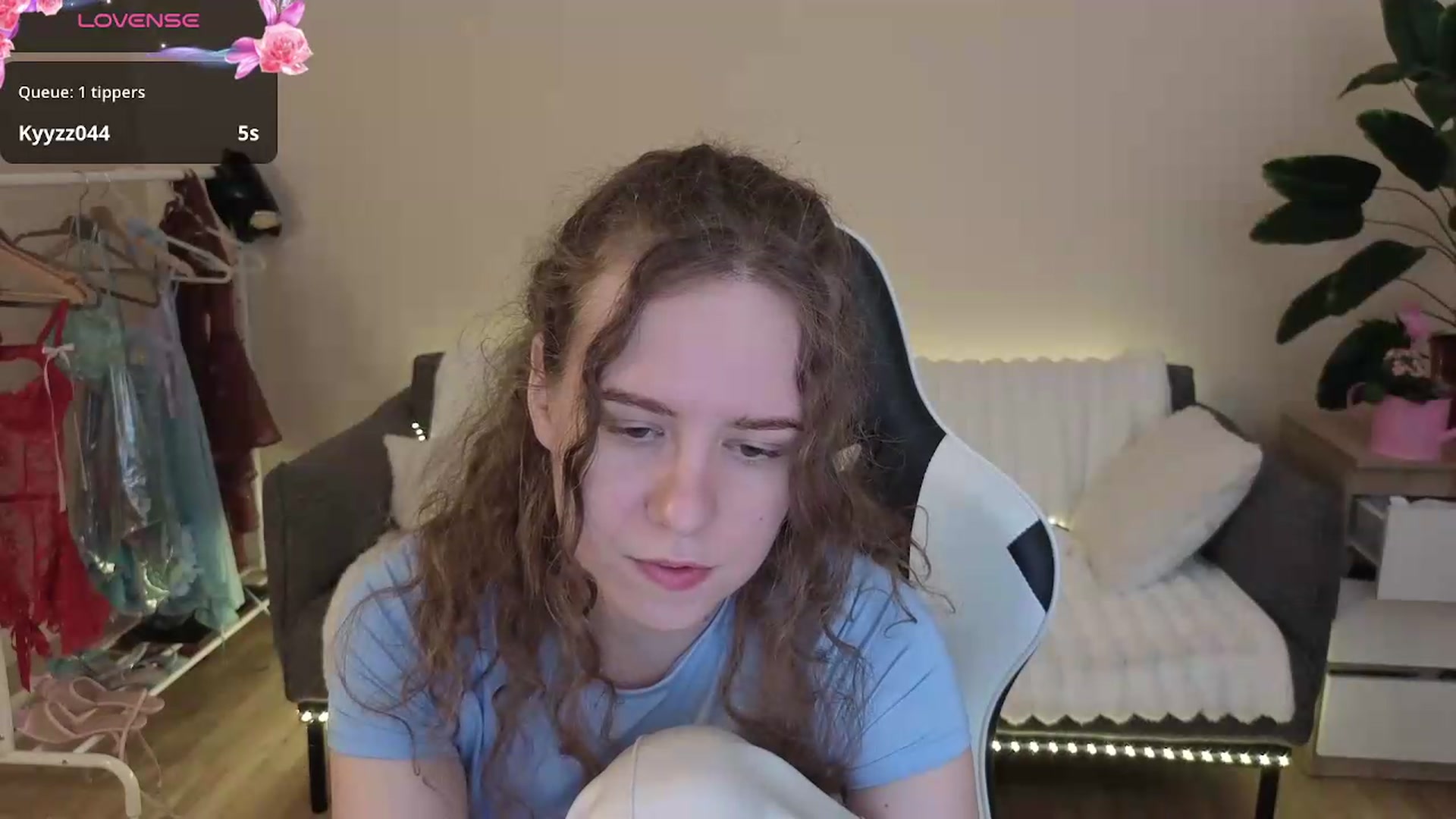 Gallery image thumbnail from BlueFlowerr's myfreecams stream on, 07/29/2026, 18:05 image 4 of 20