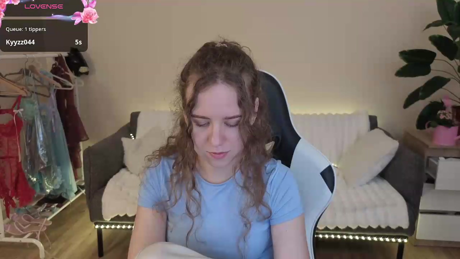 Gallery image thumbnail from BlueFlowerr's myfreecams stream on, 07/29/2026, 18:05 image 15 of 20