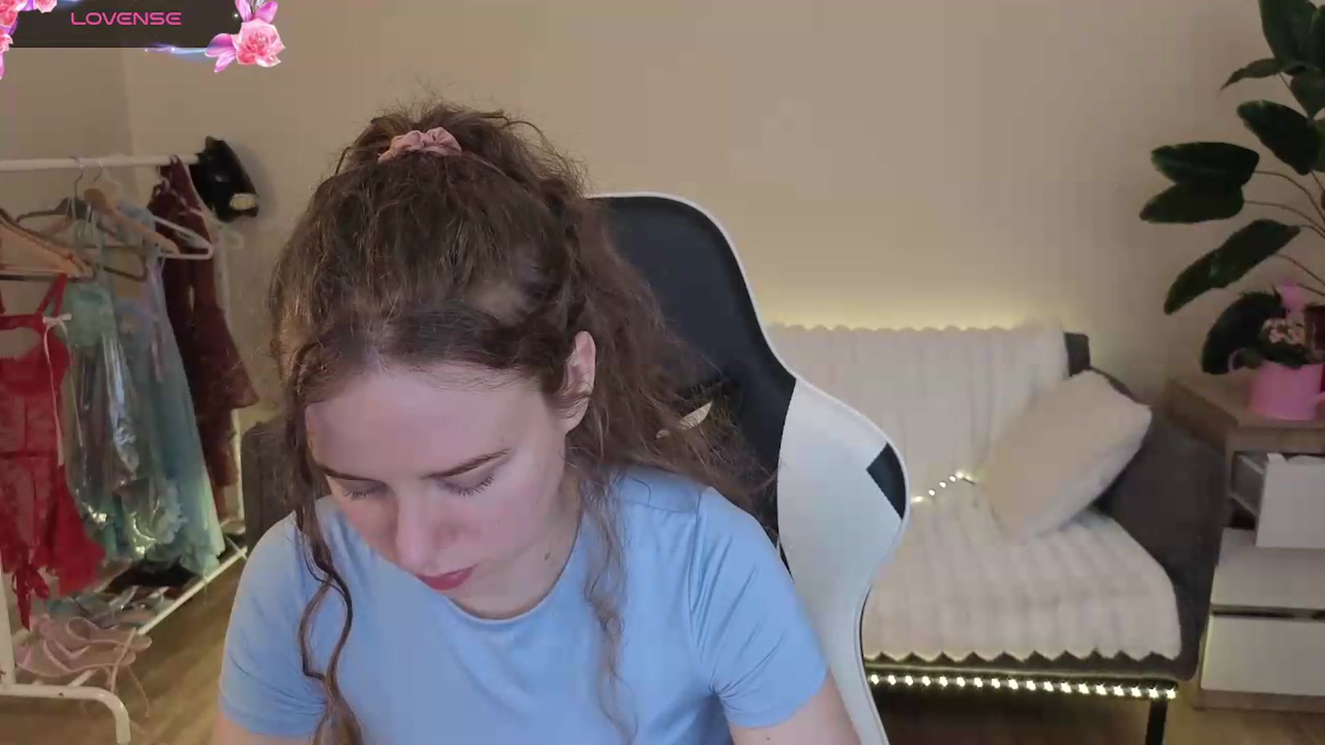 Gallery image thumbnail from BlueFlowerr's myfreecams stream on, 07/29/2026, 19:00 image 14 of 20