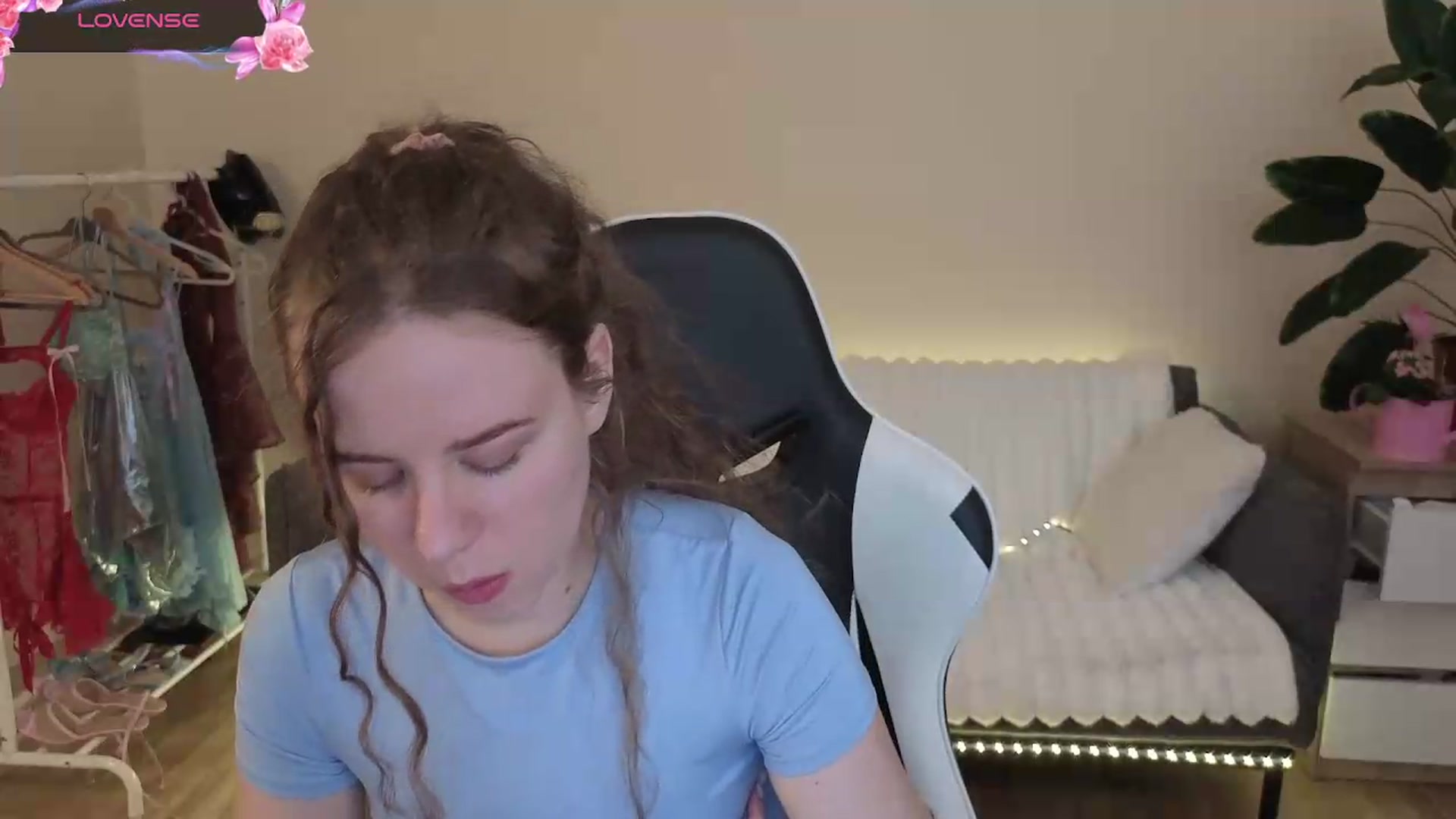 Gallery image thumbnail from BlueFlowerr's myfreecams stream on, 07/29/2026, 19:00 image 9 of 20