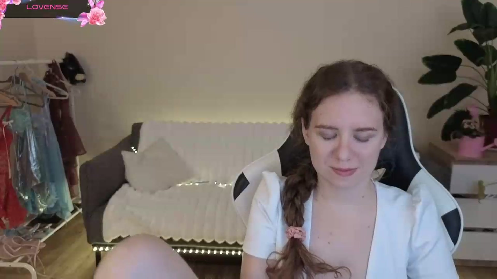 Gallery image thumbnail from BlueFlowerr's myfreecams stream on, 07/30/2026, 18:56 image 5 of 20