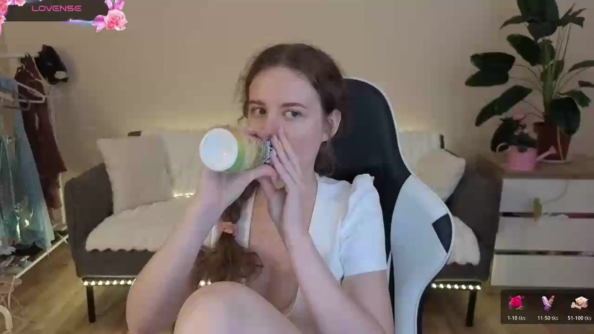 Gallery image thumbnail from BlueFlowerr's myfreecams stream on, 07/31/2026, 24:07 image 1 of 20