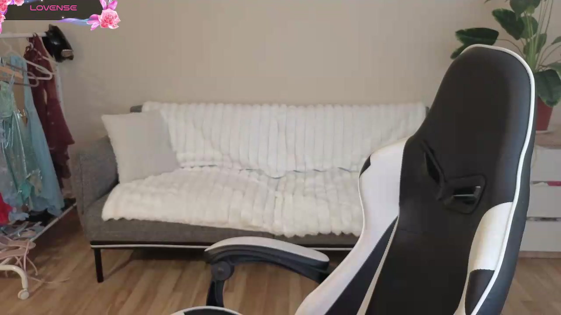Gallery image thumbnail from BlueFlowerr's myfreecams stream on, 08/01/2026, 19:05 image 12 of 20