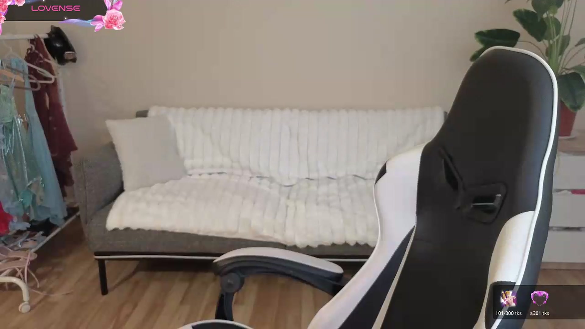 Gallery image thumbnail from BlueFlowerr's myfreecams stream on, 08/01/2026, 19:05 image 14 of 20