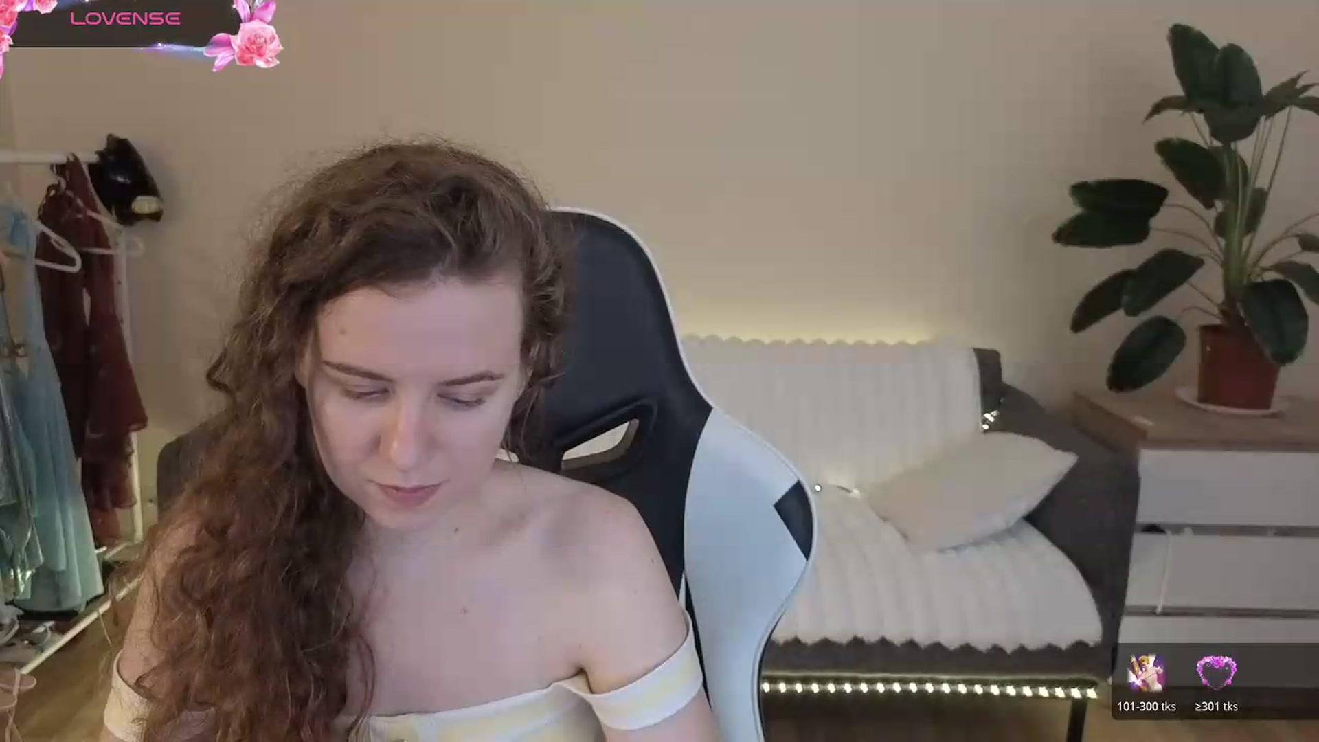 Gallery image thumbnail from BlueFlowerr's myfreecams stream on, 08/03/2026, 17:52 image 15 of 20