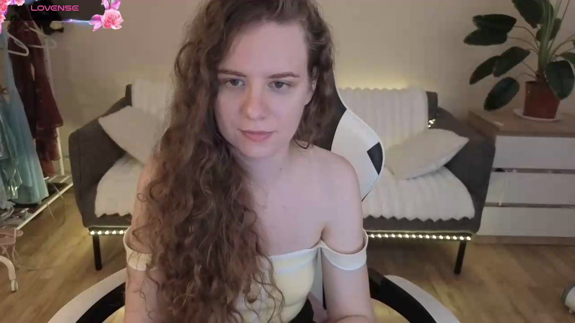 Gallery image thumbnail from BlueFlowerr's myfreecams stream on, 08/03/2026, 17:52 image 10 of 20