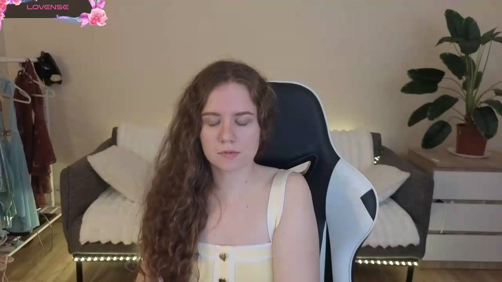 Gallery image thumbnail from BlueFlowerr's myfreecams stream on, 08/03/2026, 18:19 image 16 of 20