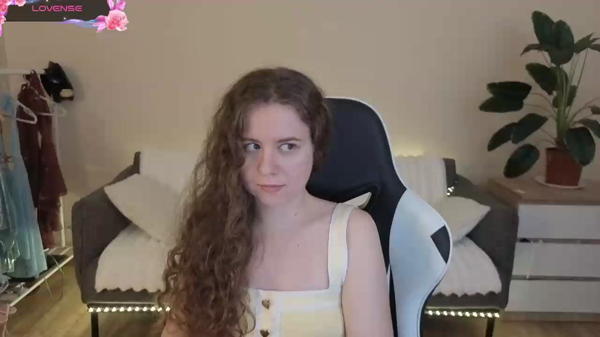 Gallery image thumbnail from BlueFlowerr's myfreecams stream on, 08/03/2026, 18:19 image 1 of 20