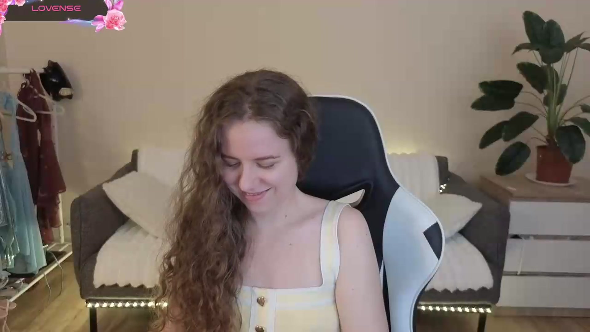 Gallery image thumbnail from BlueFlowerr's myfreecams stream on, 08/03/2026, 18:19 image 4 of 20