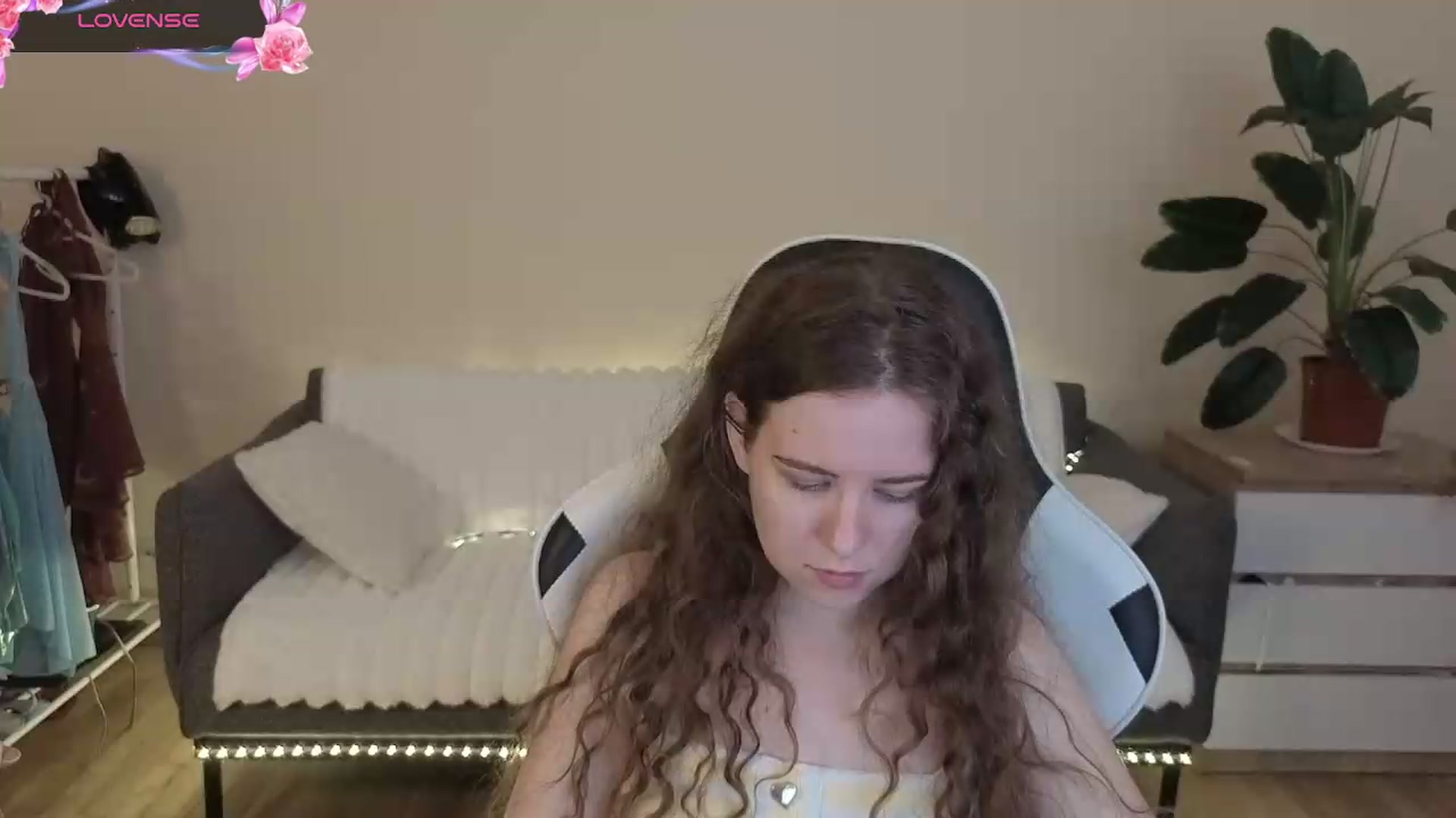 Gallery image thumbnail from BlueFlowerr's myfreecams stream on, 08/03/2026, 19:17 image 4 of 20