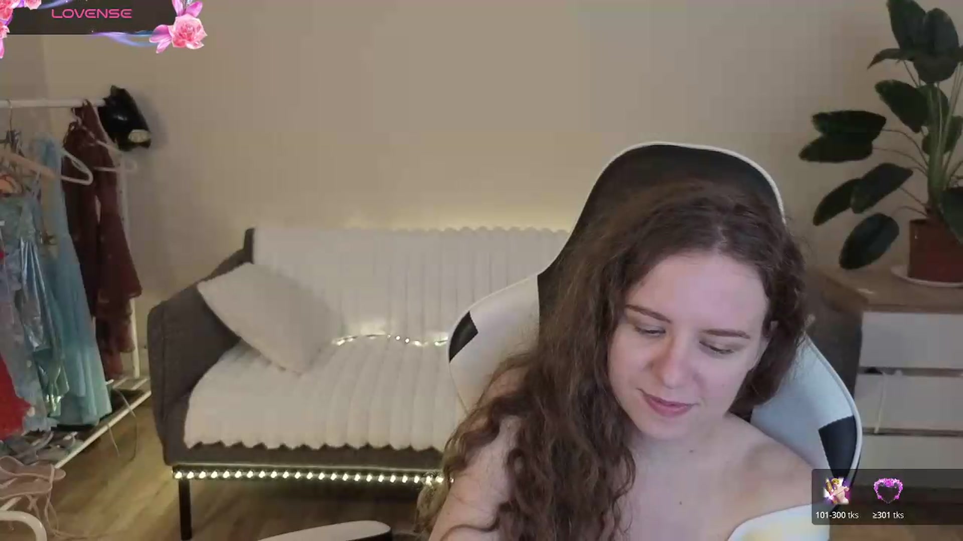 Gallery image thumbnail from BlueFlowerr's myfreecams stream on, 08/03/2026, 20:41 image 19 of 20