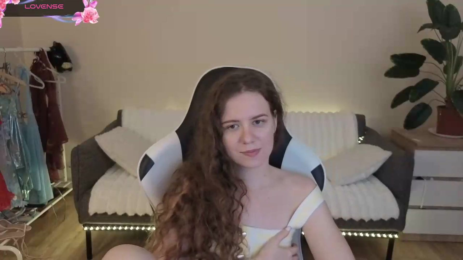 Gallery image thumbnail from BlueFlowerr's myfreecams stream on, 08/03/2026, 20:41 image 17 of 20