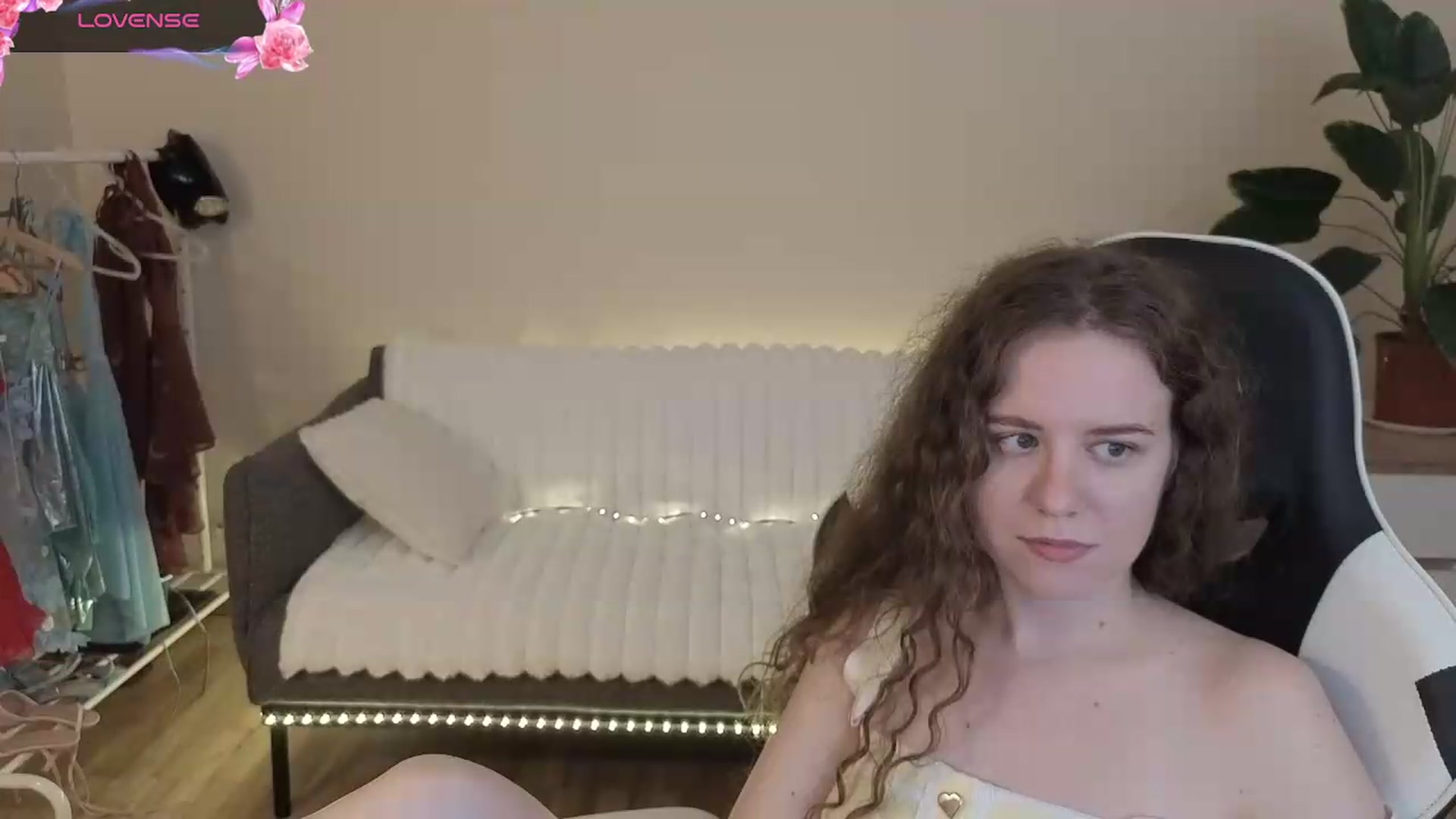 Gallery image thumbnail from BlueFlowerr's myfreecams stream on, 08/03/2026, 22:21 image 19 of 20