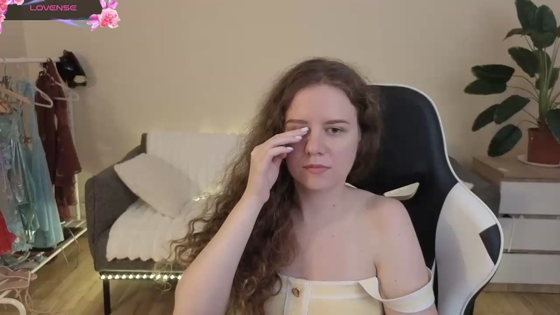 Gallery image thumbnail from BlueFlowerr's myfreecams stream on, 08/03/2026, 22:21 image 13 of 20