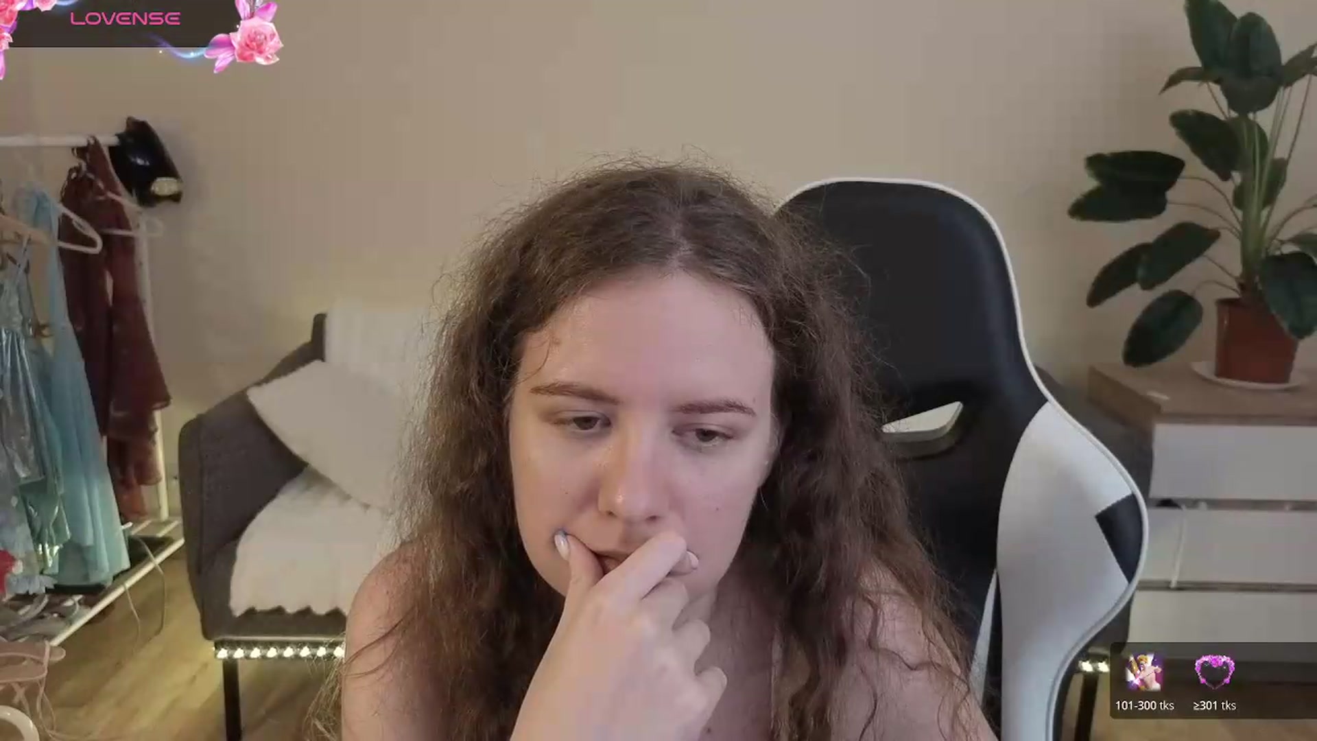 Gallery image thumbnail from BlueFlowerr's myfreecams stream on, 08/04/2026, 24:03 image 17 of 20