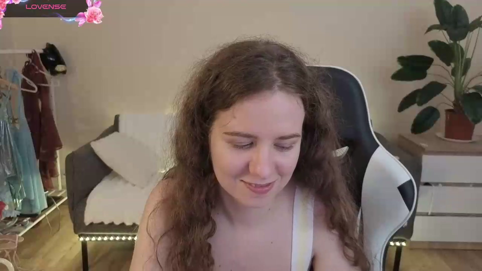 Gallery image thumbnail from BlueFlowerr's myfreecams stream on, 08/04/2026, 24:03 image 9 of 20