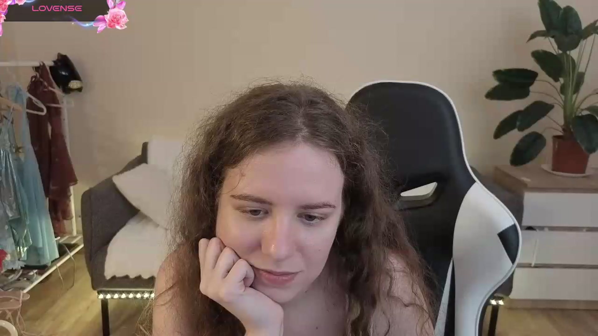 Gallery image thumbnail from BlueFlowerr's myfreecams stream on, 08/04/2026, 24:03 image 19 of 20
