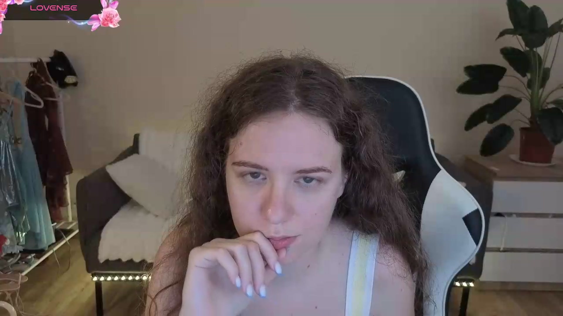 Gallery image thumbnail from BlueFlowerr's myfreecams stream on, 08/04/2026, 24:03 image 4 of 20