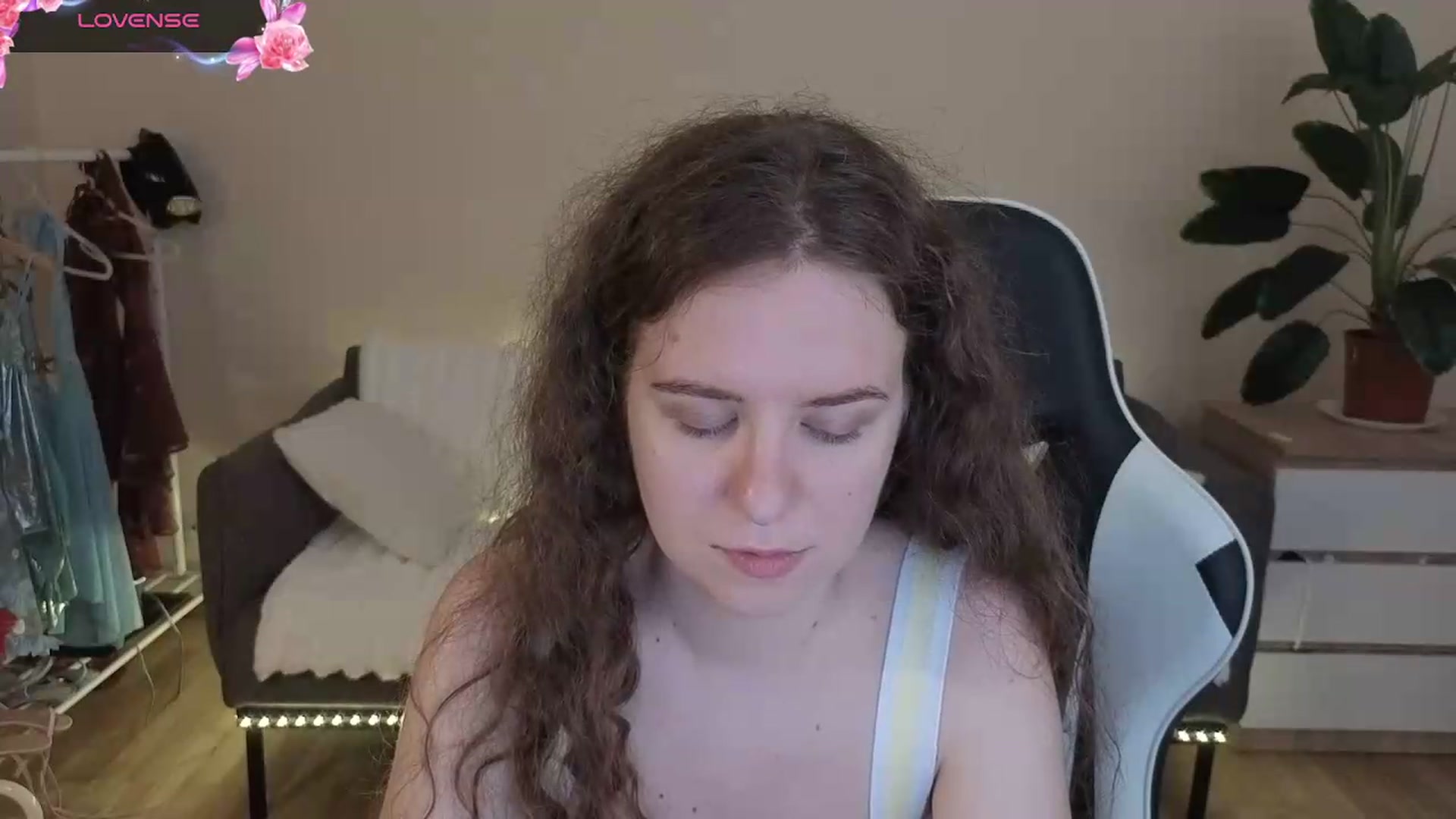 Gallery image thumbnail from BlueFlowerr's myfreecams stream on, 08/04/2026, 24:03 image 5 of 20