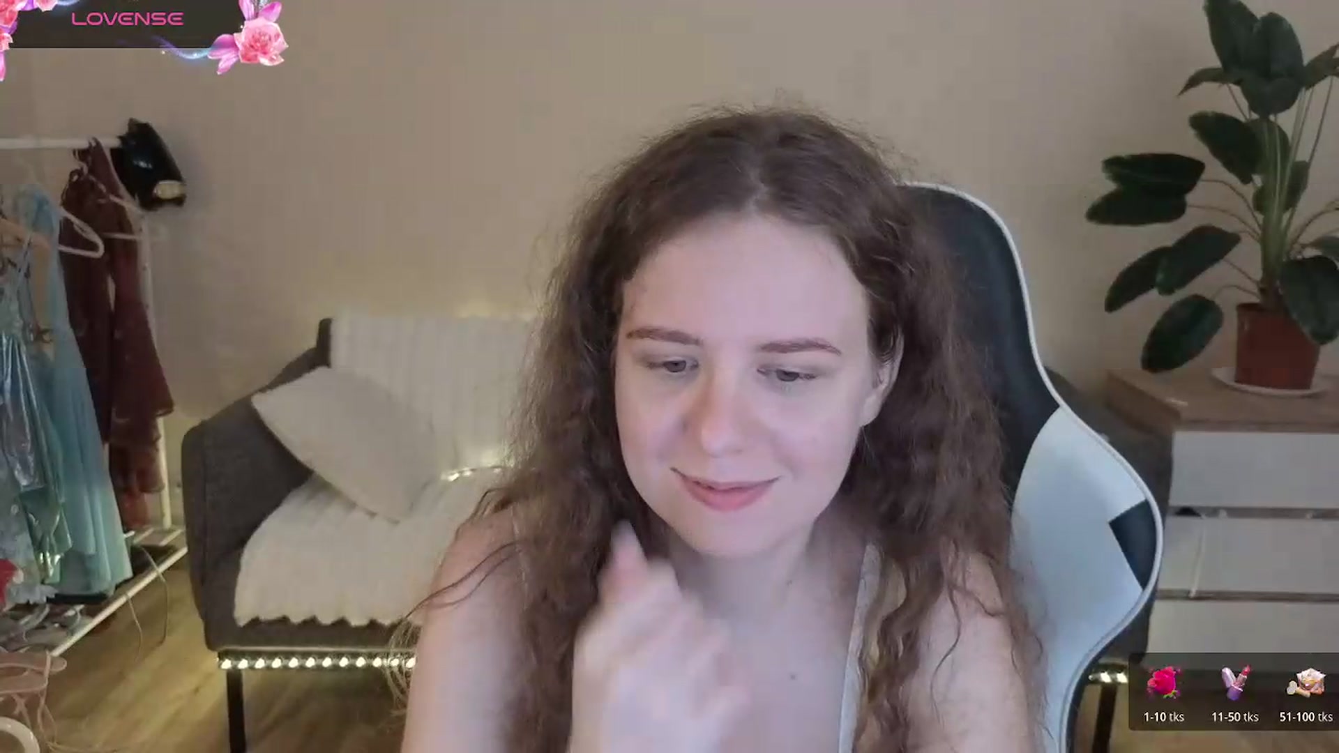 Gallery image thumbnail from BlueFlowerr's myfreecams stream on, 08/04/2026, 24:03 image 13 of 20