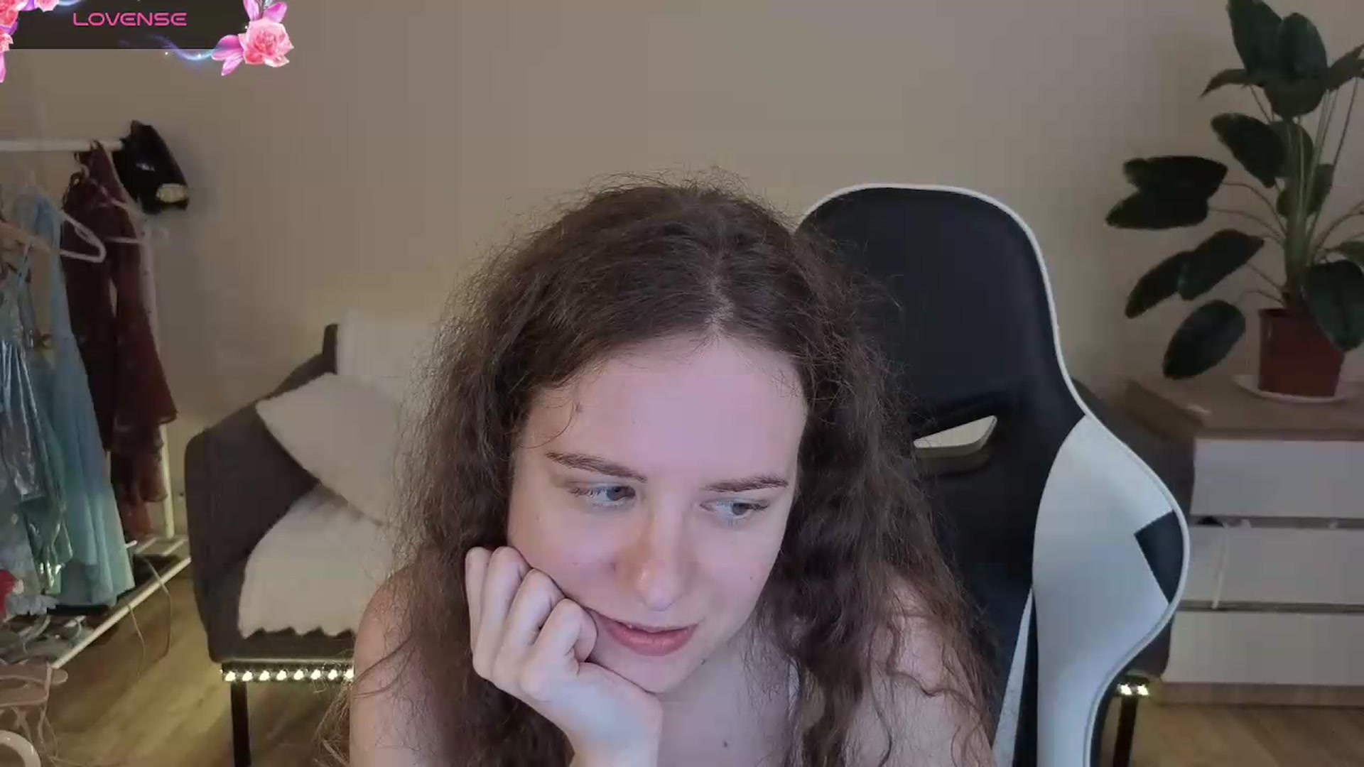 Gallery image thumbnail from BlueFlowerr's myfreecams stream on, 08/04/2026, 24:03 image 18 of 20