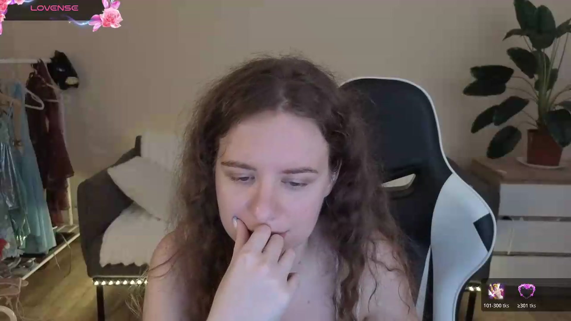 Gallery image thumbnail from BlueFlowerr's myfreecams stream on, 08/04/2026, 24:03 image 16 of 20