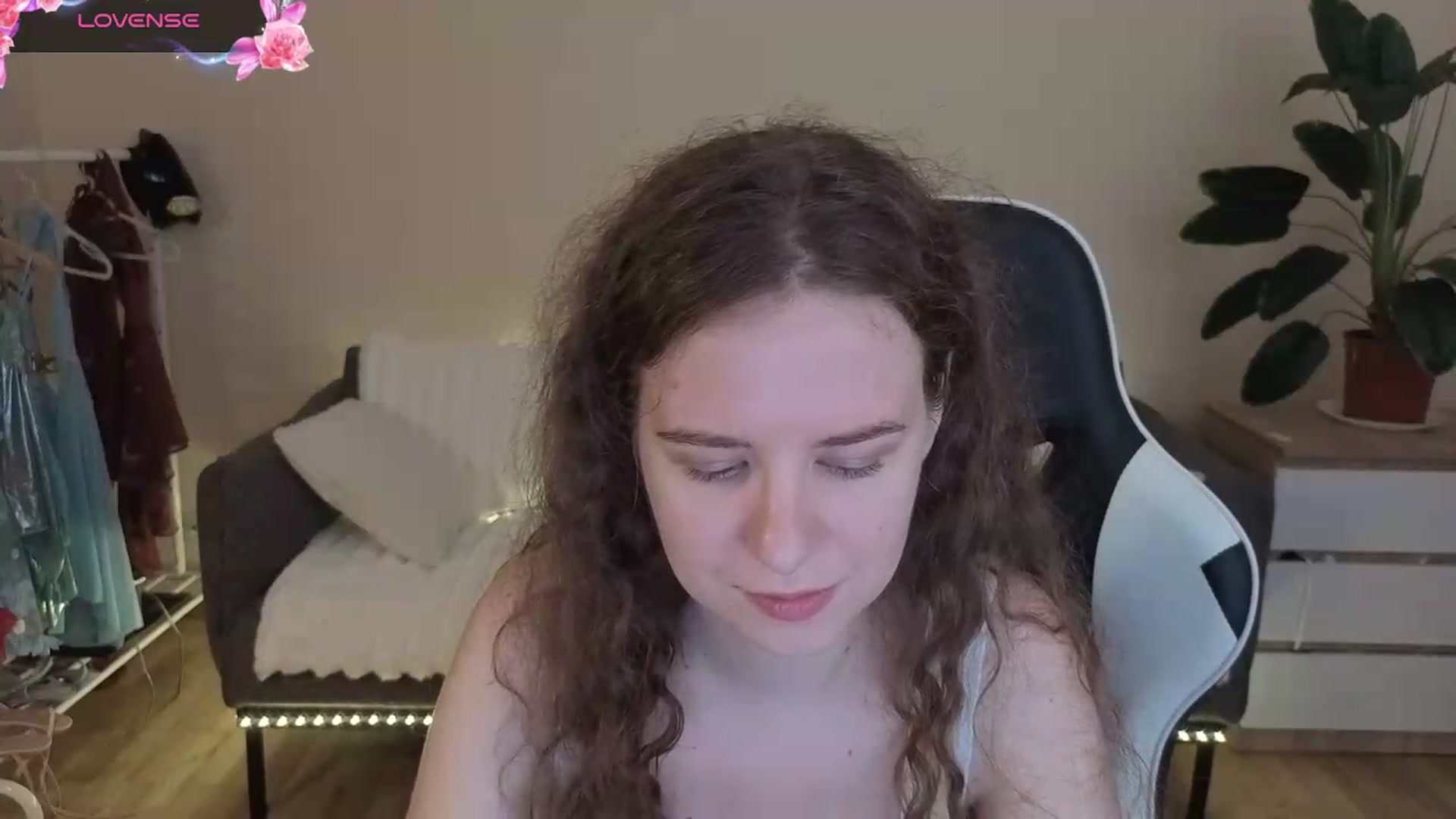 Gallery image thumbnail from BlueFlowerr's myfreecams stream on, 08/04/2026, 24:03 image 11 of 20