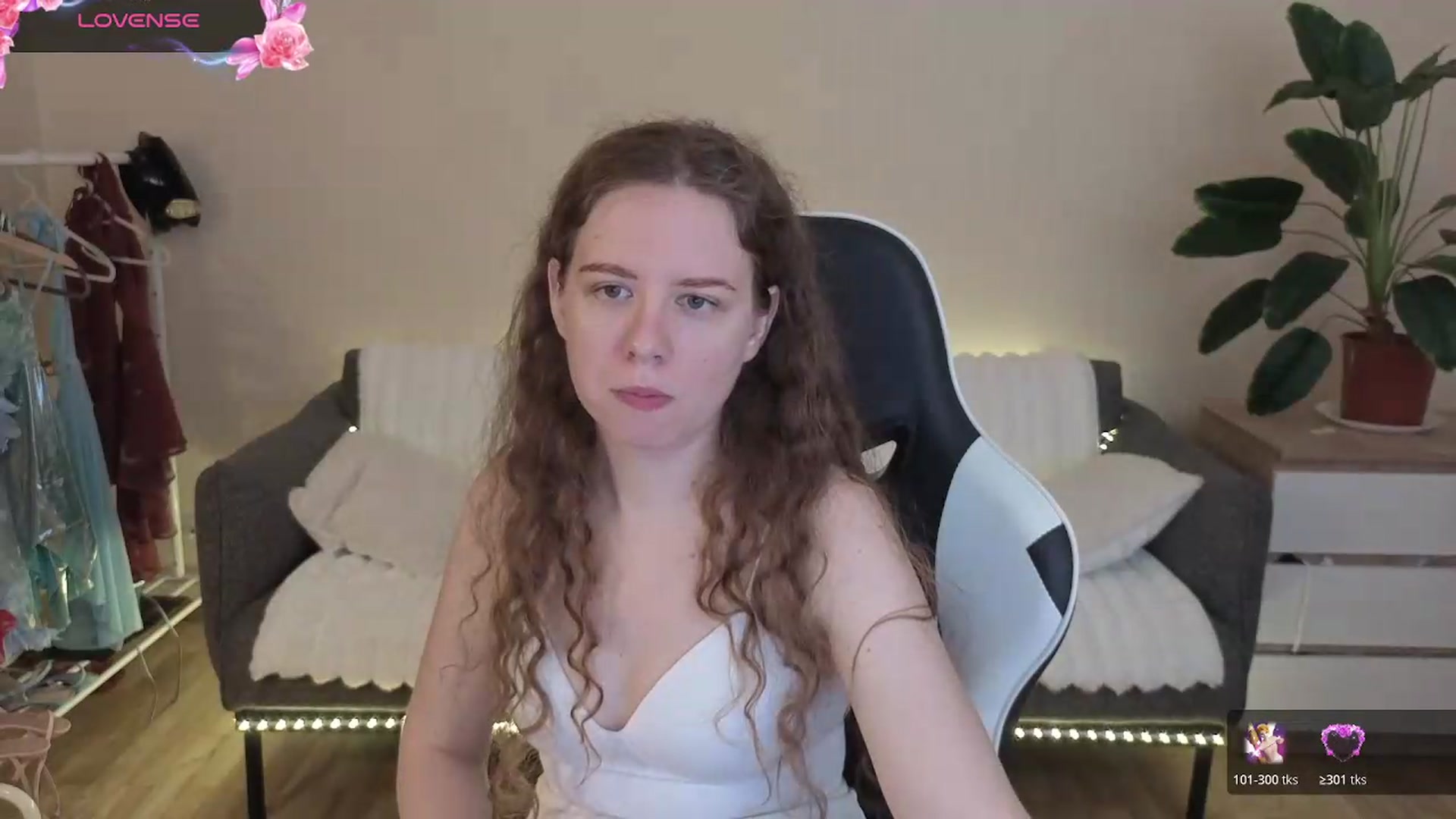 Gallery image thumbnail from BlueFlowerr's myfreecams stream on, 08/04/2026, 18:49 image 4 of 20