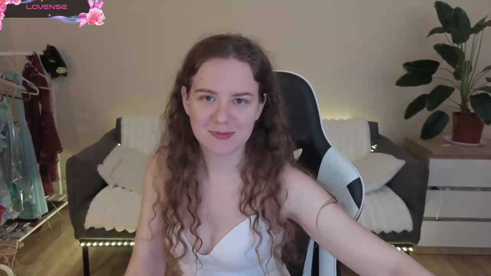 Gallery image thumbnail from BlueFlowerr's myfreecams stream on, 08/04/2026, 18:49 image 5 of 20
