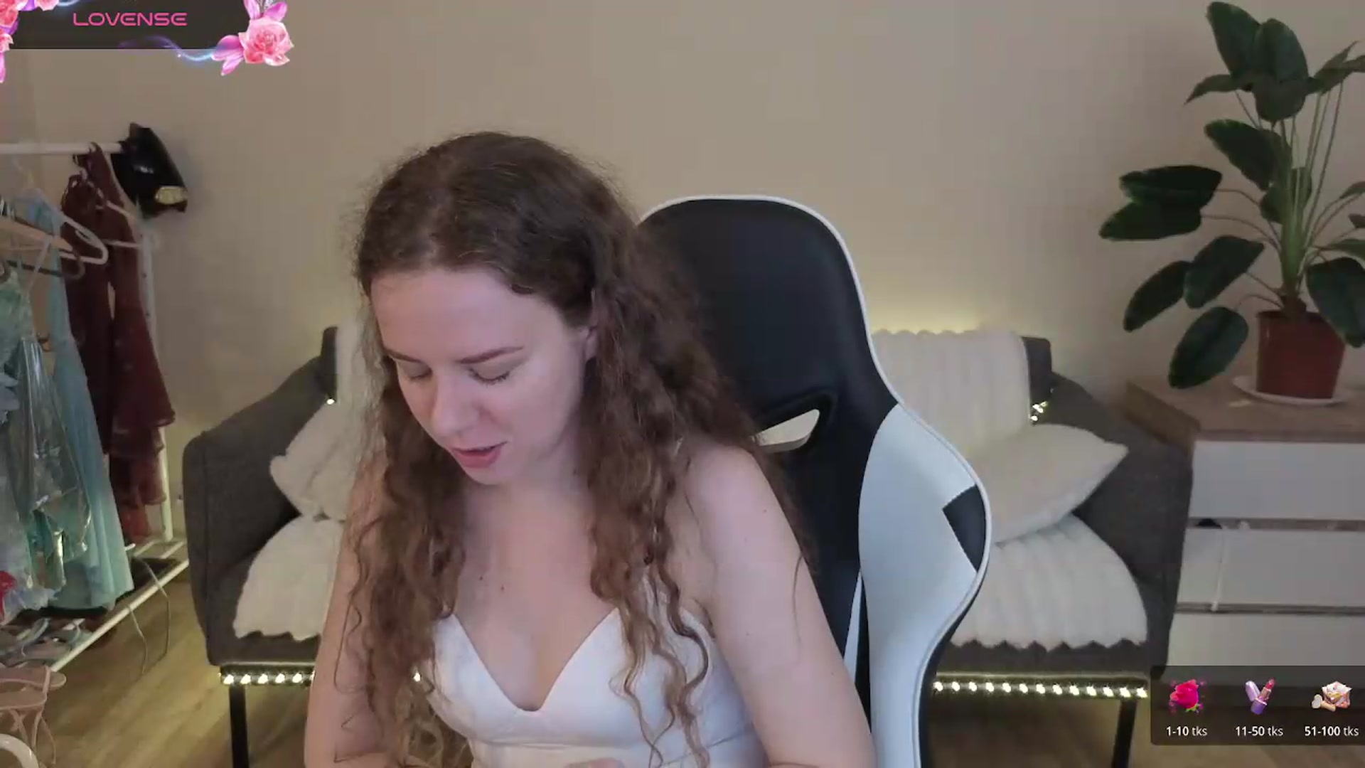 Gallery image thumbnail from BlueFlowerr's myfreecams stream on, 08/04/2026, 18:49 image 10 of 20