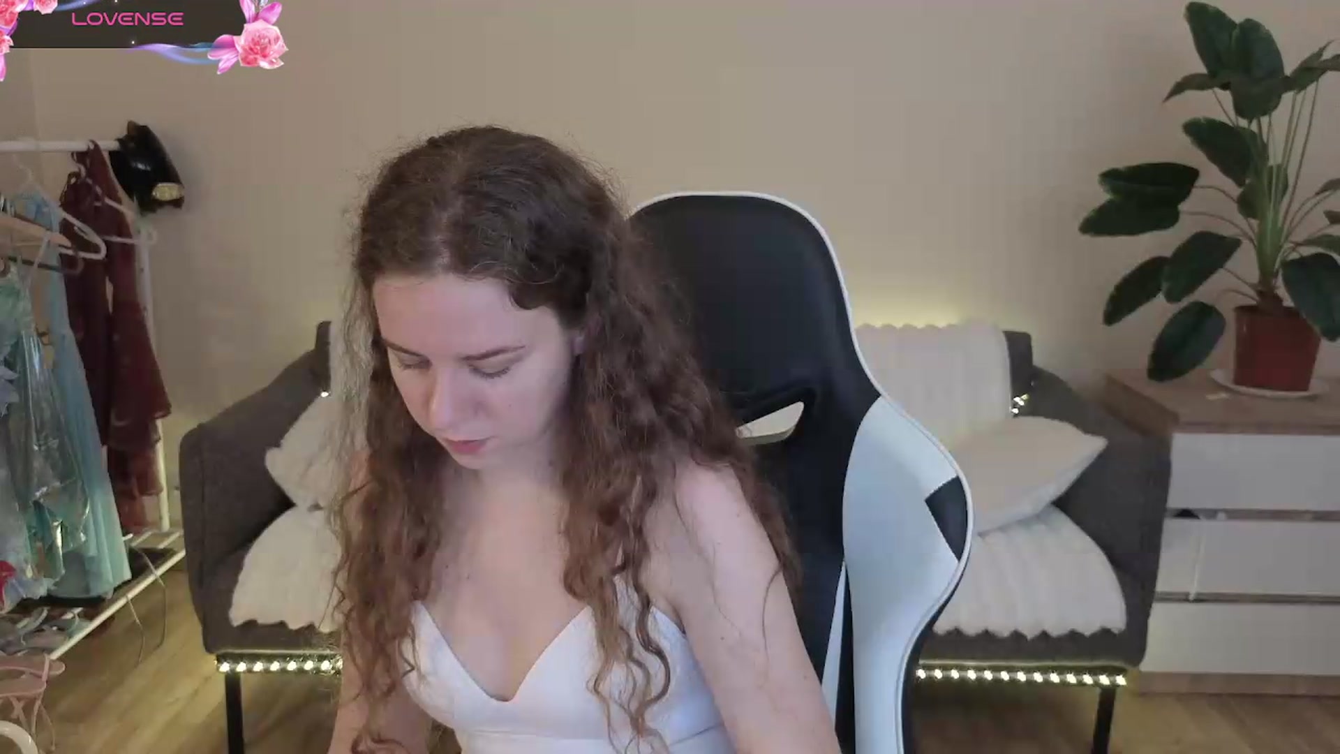 Gallery image thumbnail from BlueFlowerr's myfreecams stream on, 08/04/2026, 18:49 image 9 of 20