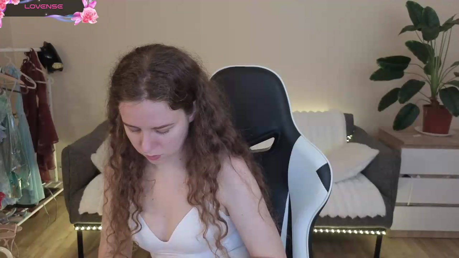 Gallery image thumbnail from BlueFlowerr's myfreecams stream on, 08/04/2026, 18:49 image 7 of 20
