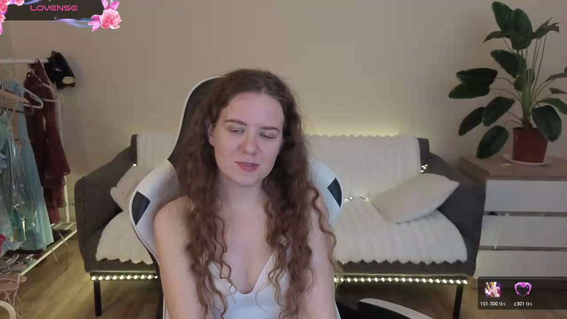 Gallery image thumbnail from BlueFlowerr's myfreecams stream on, 08/04/2026, 20:03 image 4 of 20