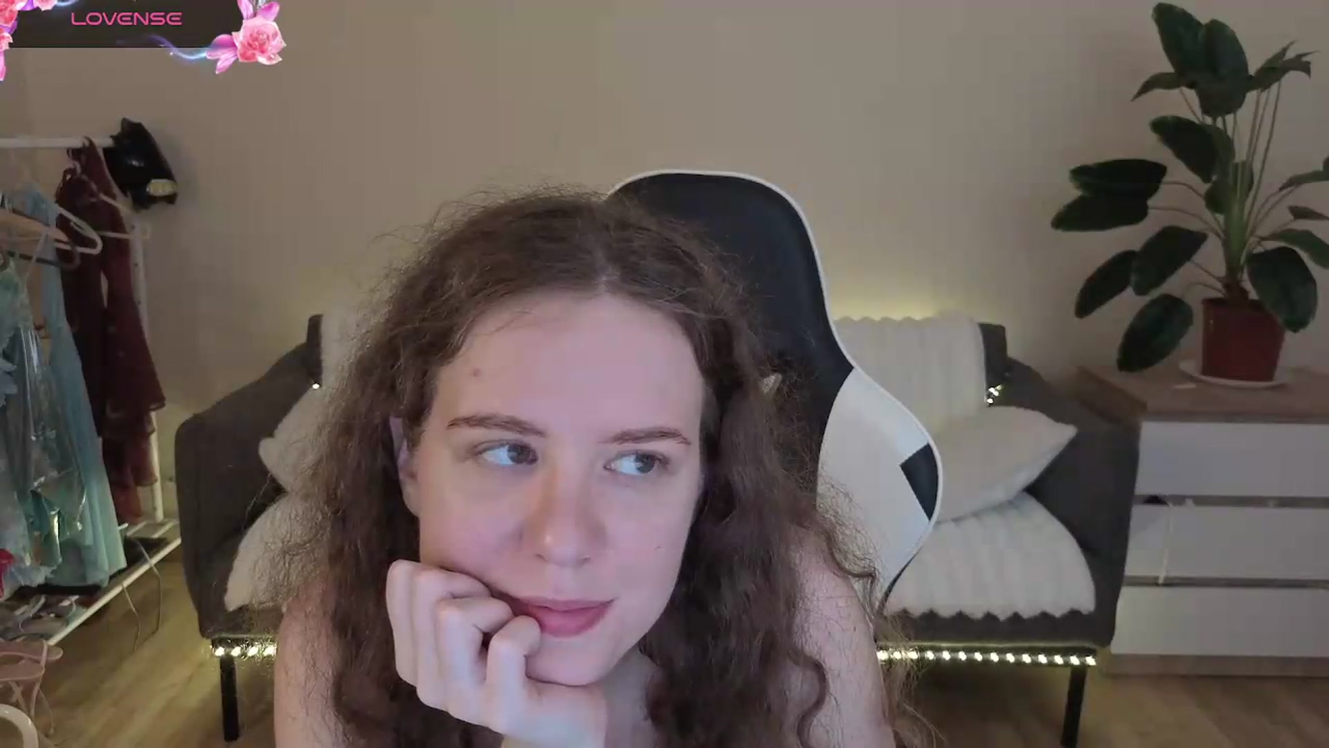 Gallery image thumbnail from BlueFlowerr's myfreecams stream on, 08/04/2026, 20:03 image 3 of 20