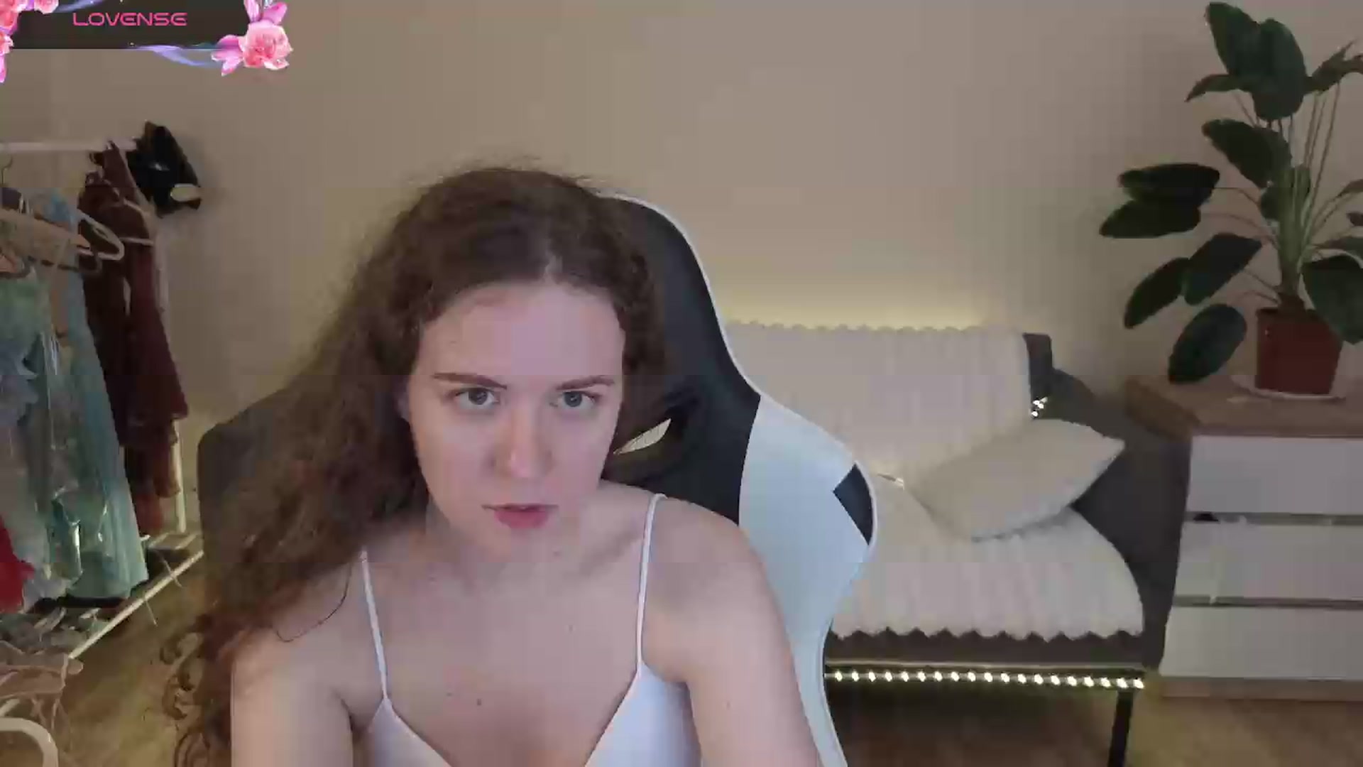Gallery image thumbnail from BlueFlowerr's myfreecams stream on, 08/04/2026, 20:03 image 14 of 20