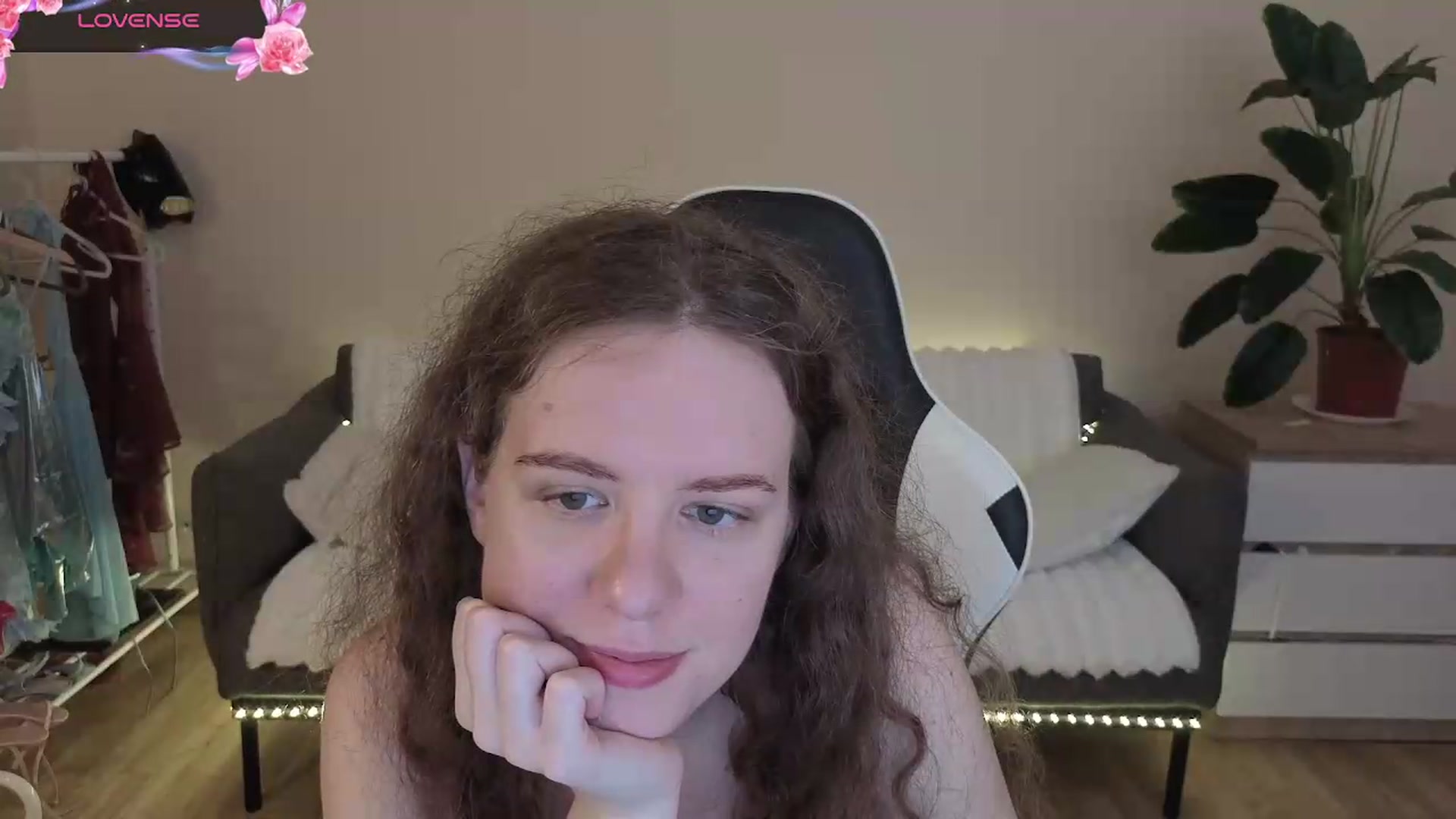 Gallery image thumbnail from BlueFlowerr's myfreecams stream on, 08/04/2026, 20:03 image 2 of 20