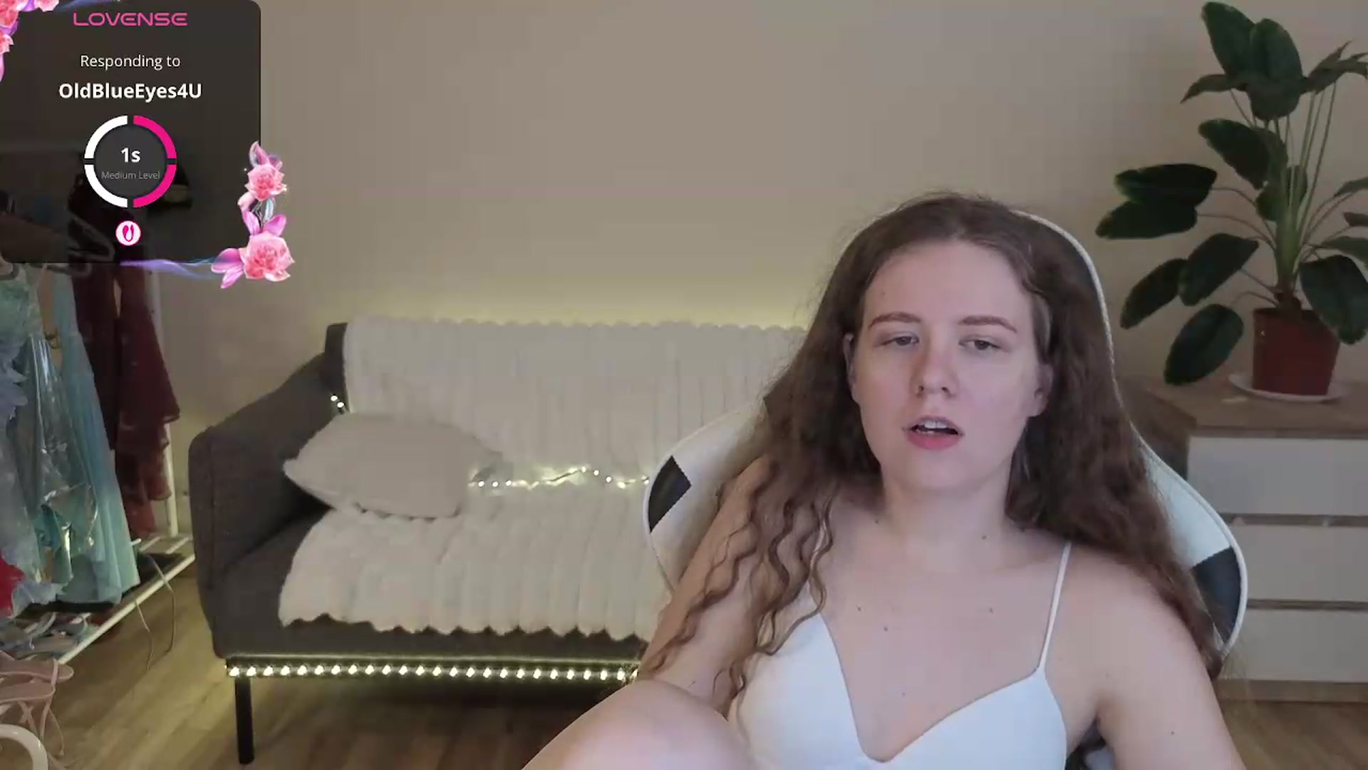 Gallery image thumbnail from BlueFlowerr's myfreecams stream on, 08/04/2026, 20:17 image 9 of 20