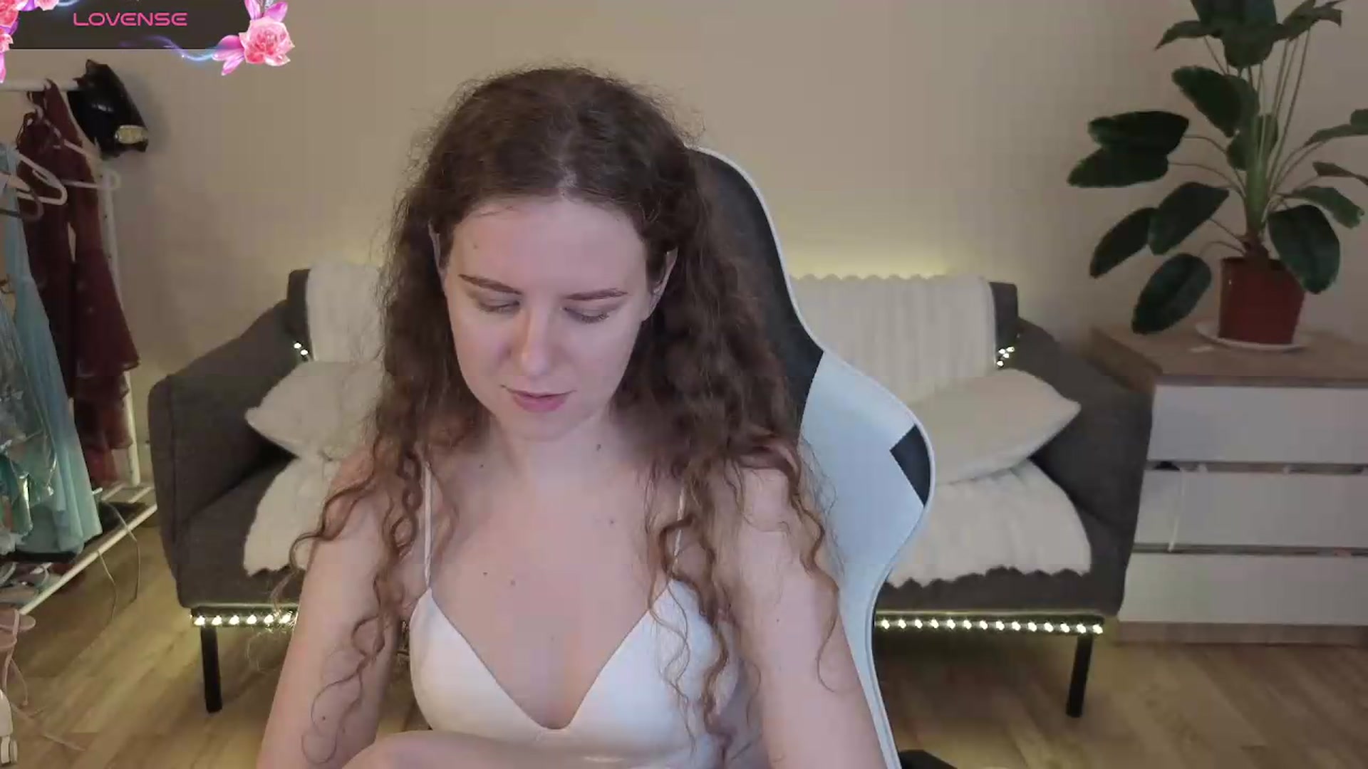 Gallery image thumbnail from BlueFlowerr's myfreecams stream on, 08/04/2026, 21:14 image 2 of 20