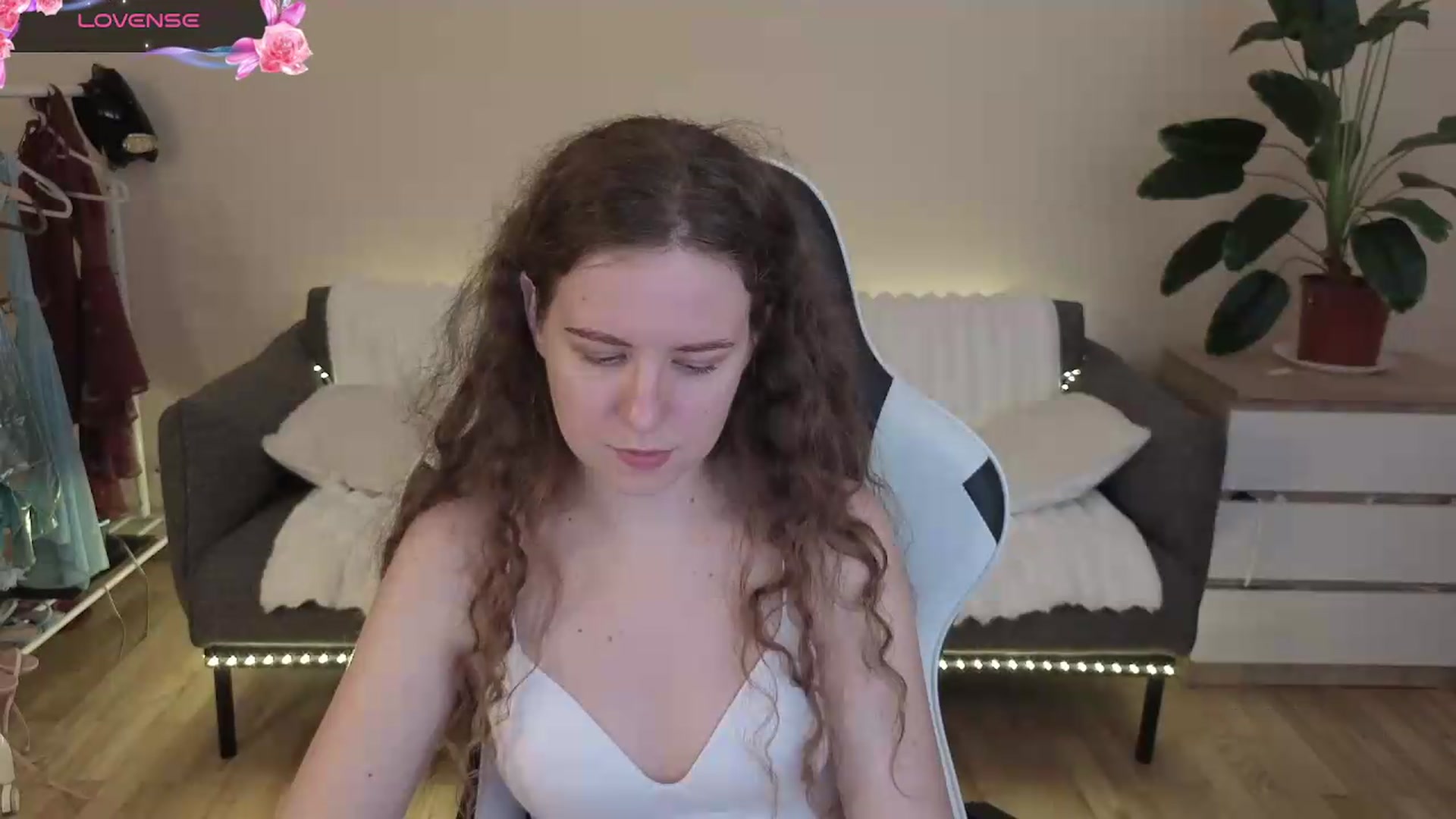 Gallery image thumbnail from BlueFlowerr's myfreecams stream on, 08/04/2026, 21:14 image 9 of 20